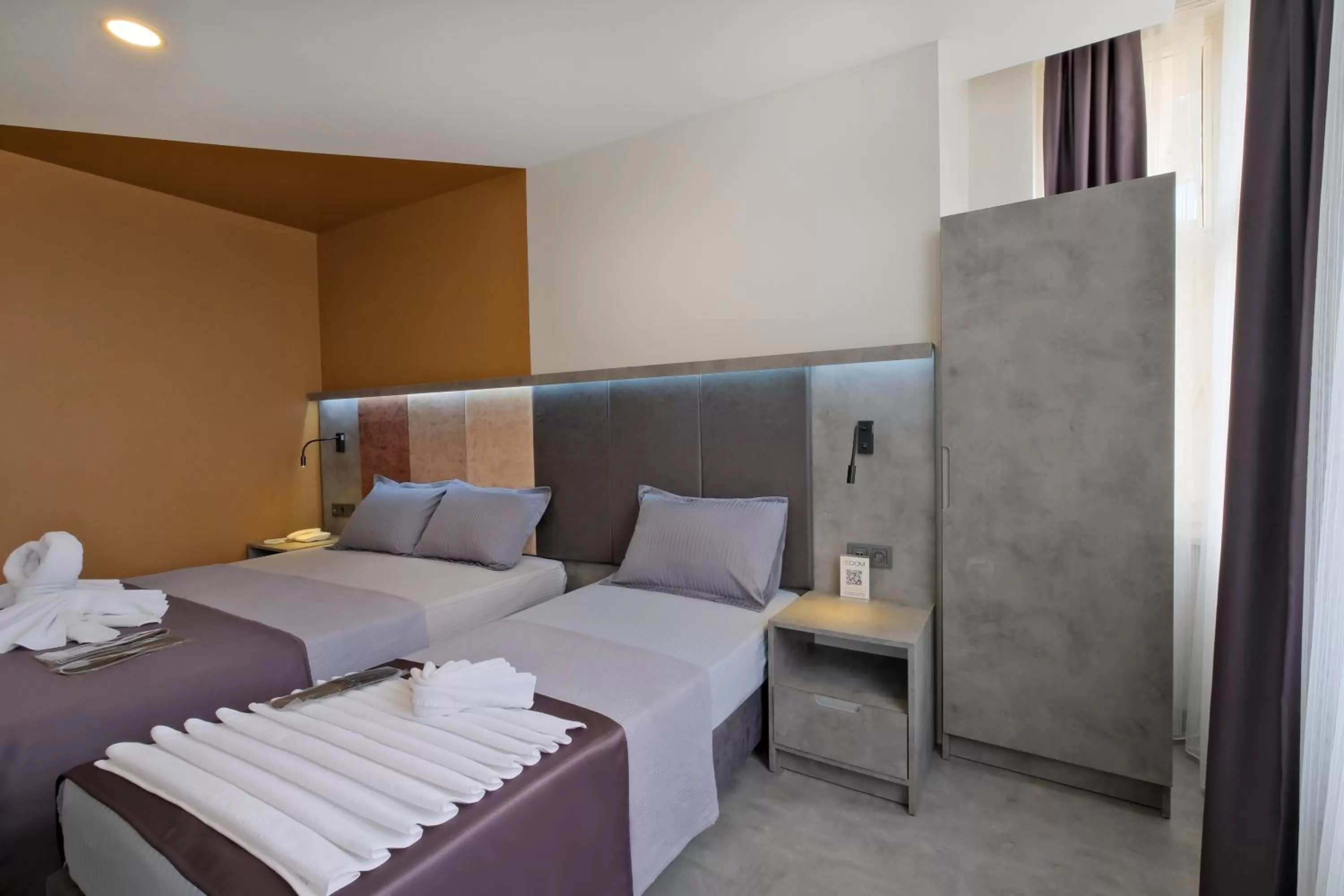 Bed in The Queen Hotel