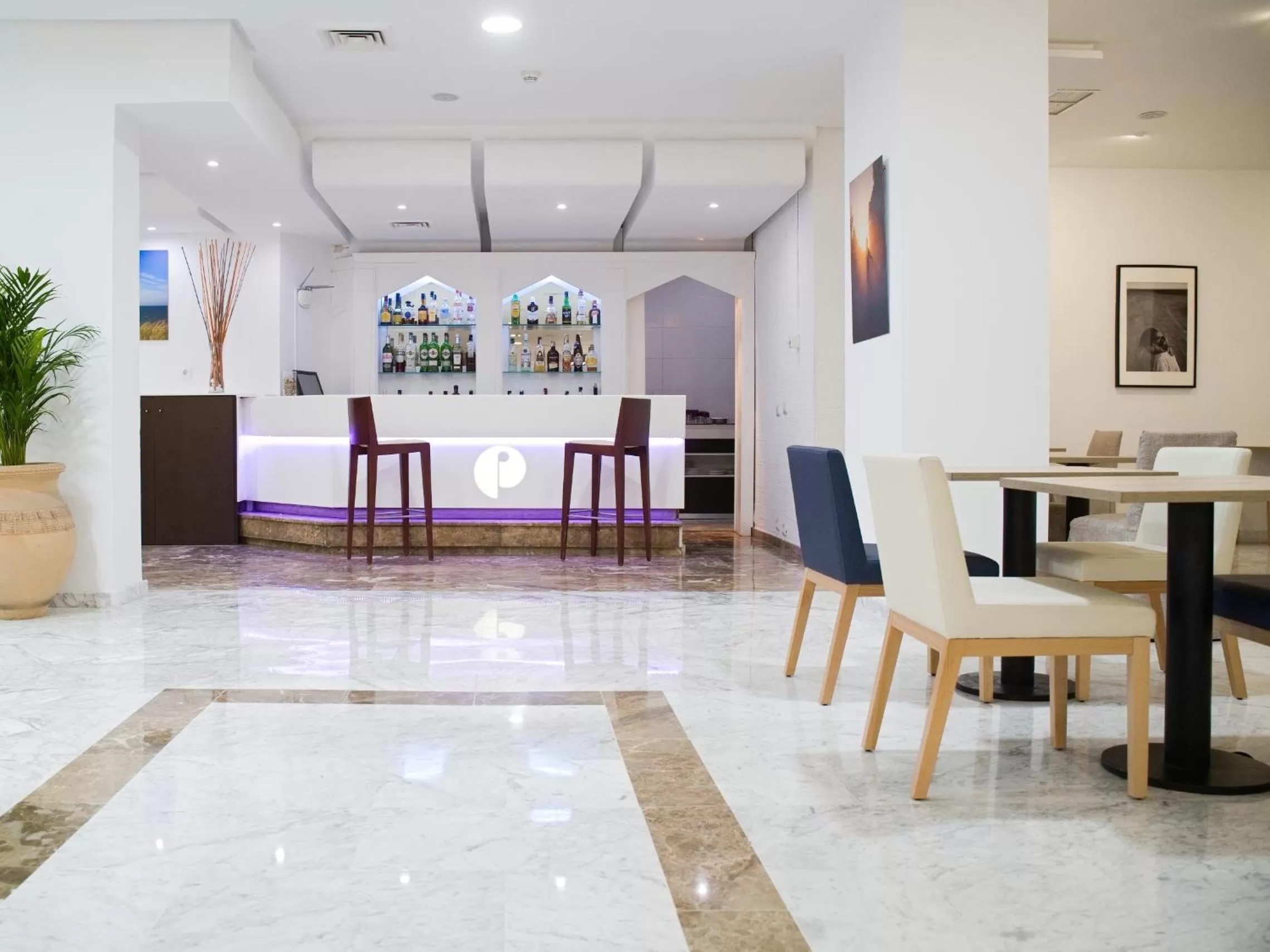 Restaurant/places to eat in Hotel Pasarela