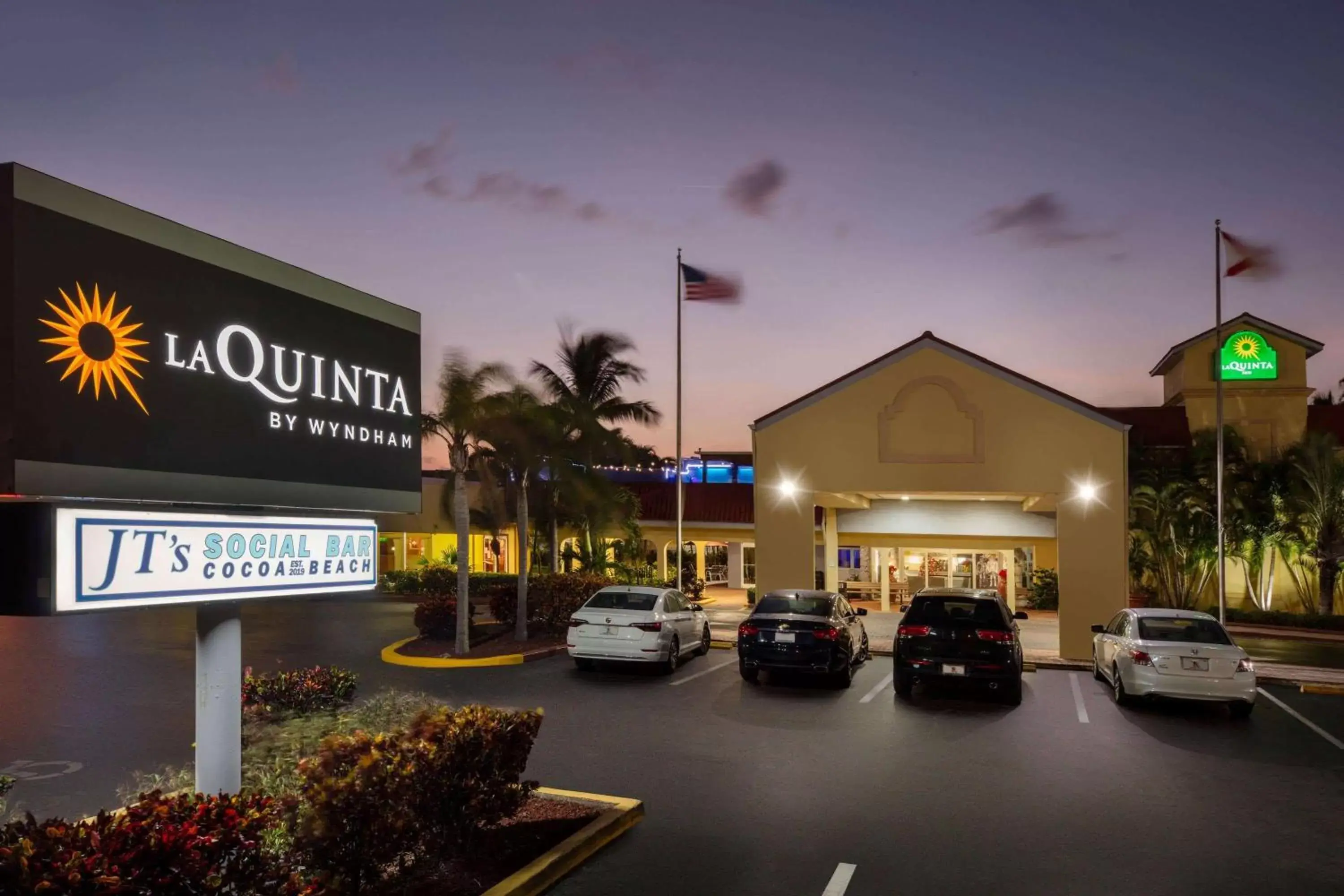 Property Building in La Quinta Inn by Wyndham Cocoa Beach-Port Canaveral