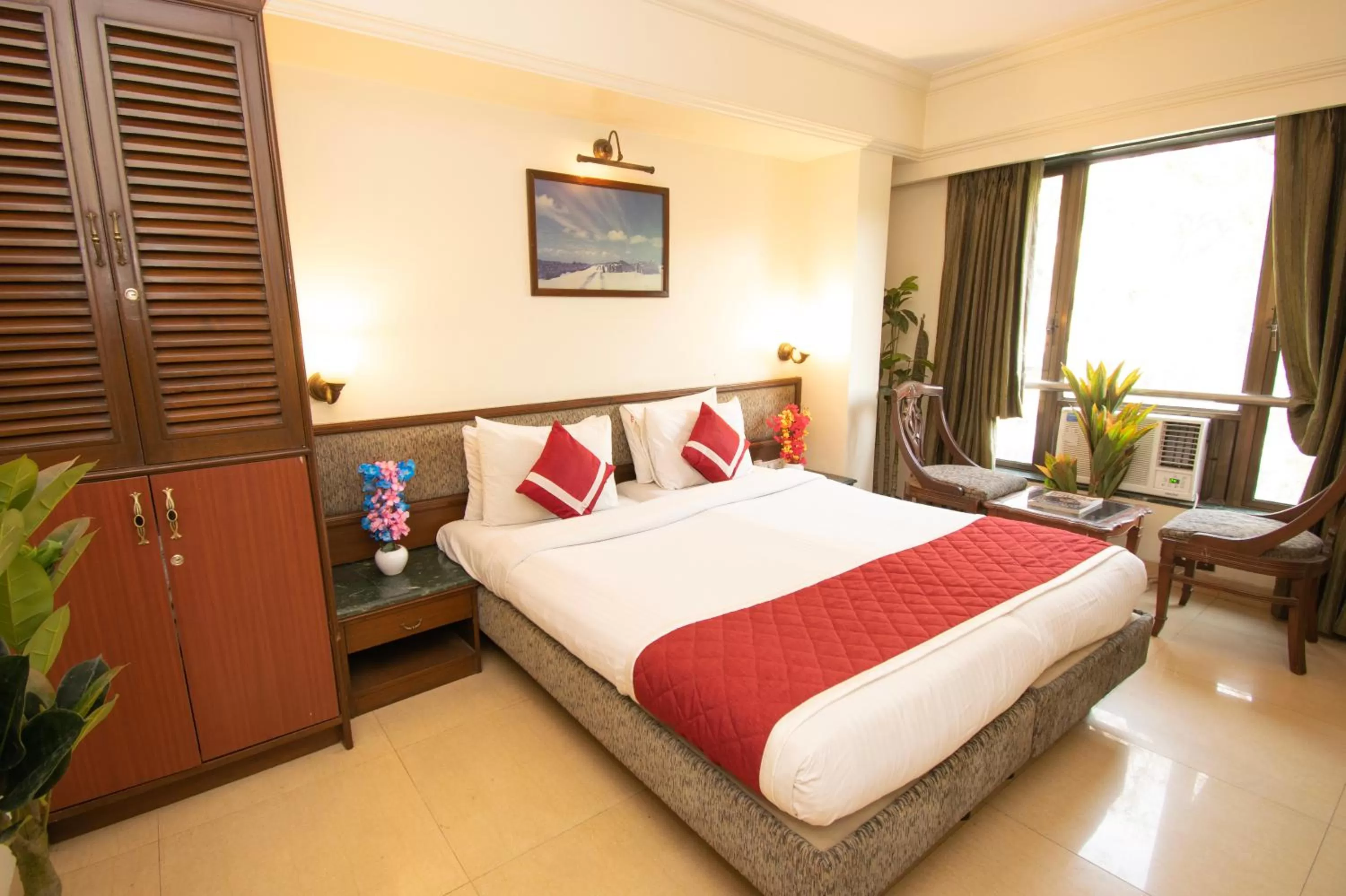 Photo of the whole room, Bed in Octave Bund Garden