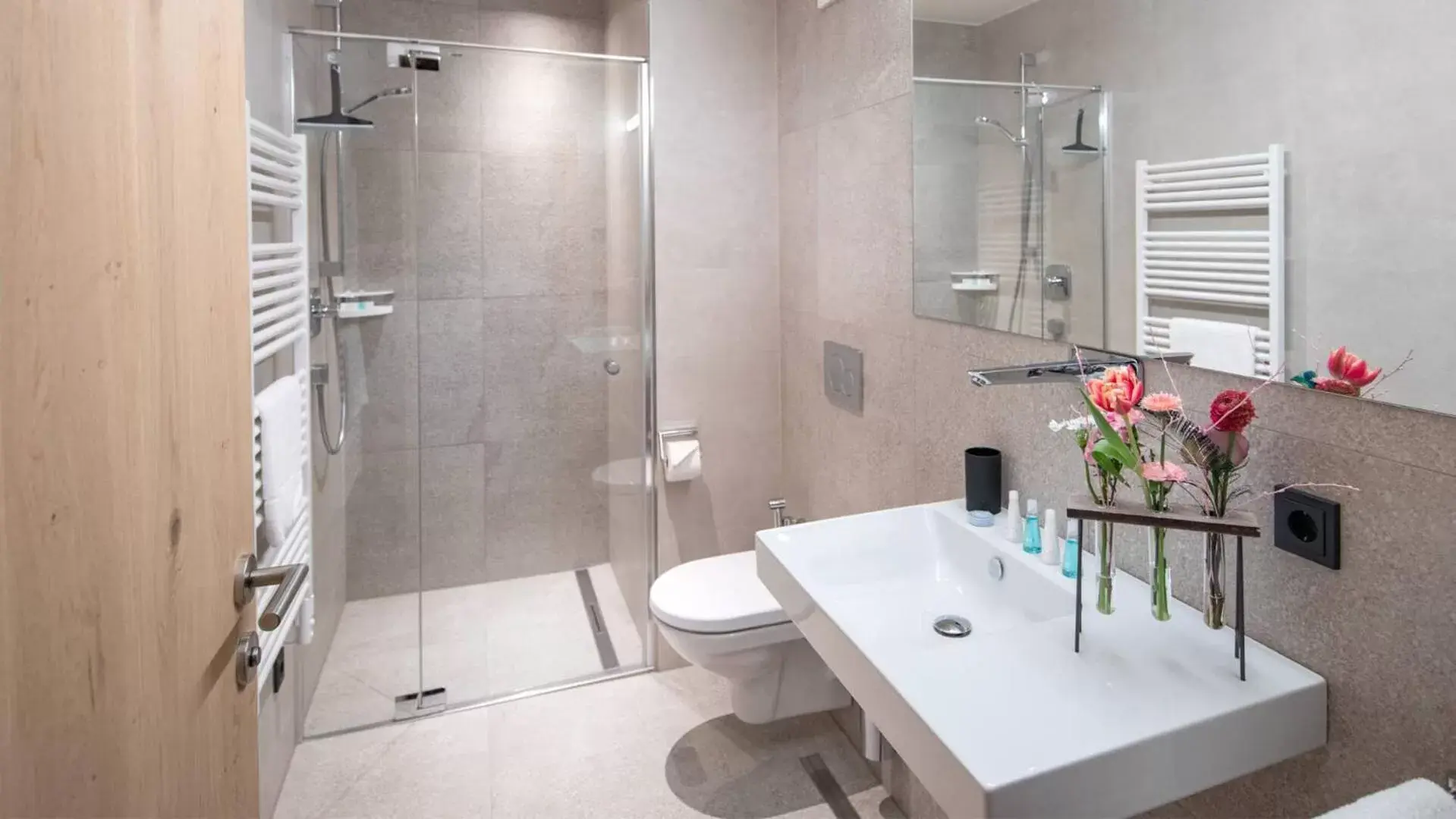 One-Bedroom Apartment directly by the pool in Emma Deluxe Aparthotel ganzjährig beheizter Außenpool One-Bedroom Apartment directly by the pool in Emma Deluxe Aparthotel ganzjährig beheizter Außenpool