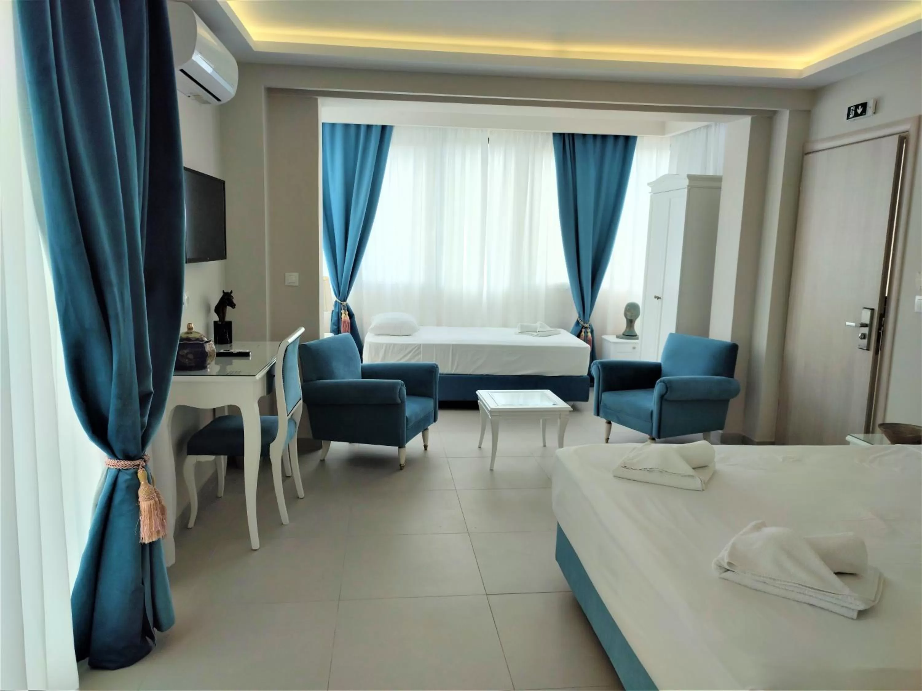 Photo of the whole room, Bed in Light Blue Hotel