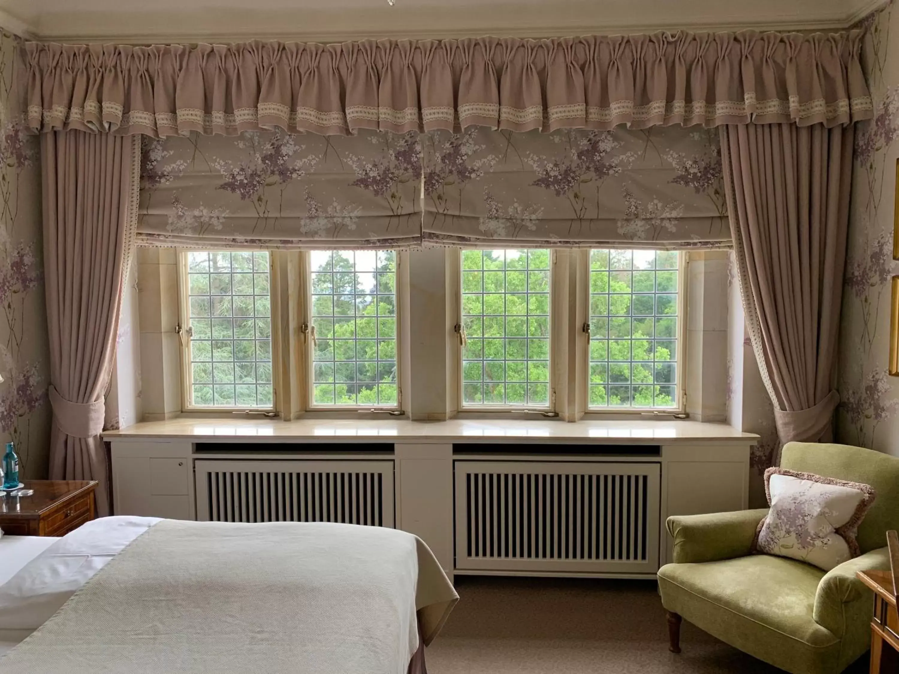 Bed in Schlosshotel Kronberg - Hotel Frankfurt