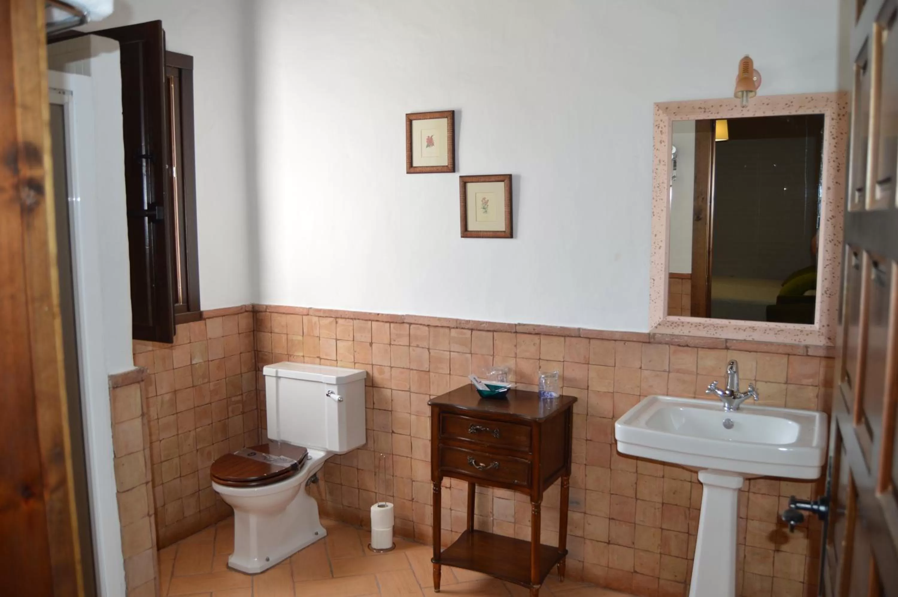 Apartamentos Turísticos - Hostal Los Alisos