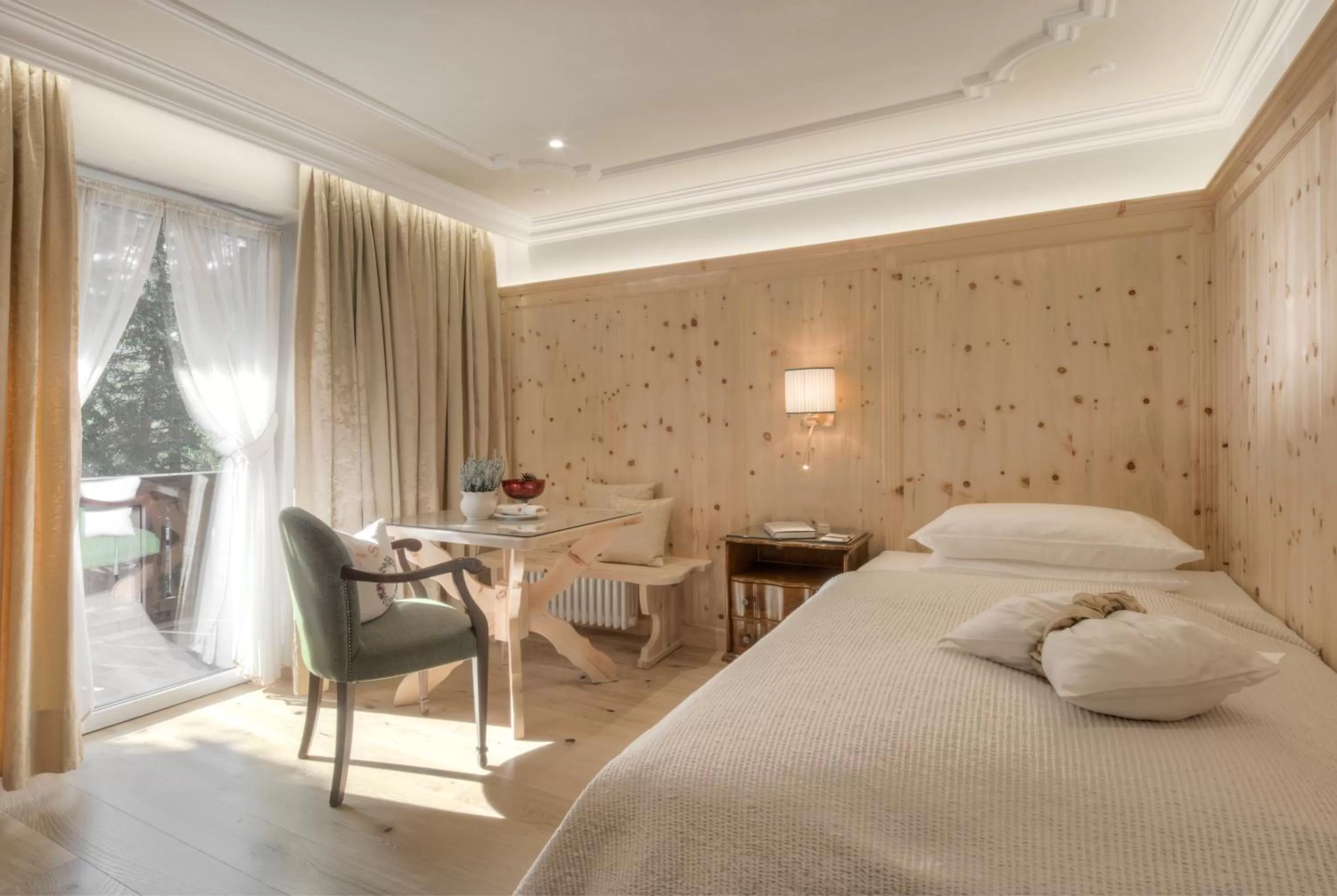 Bedroom, Bed in Hotel La Perla: The Leading Hotels of the World