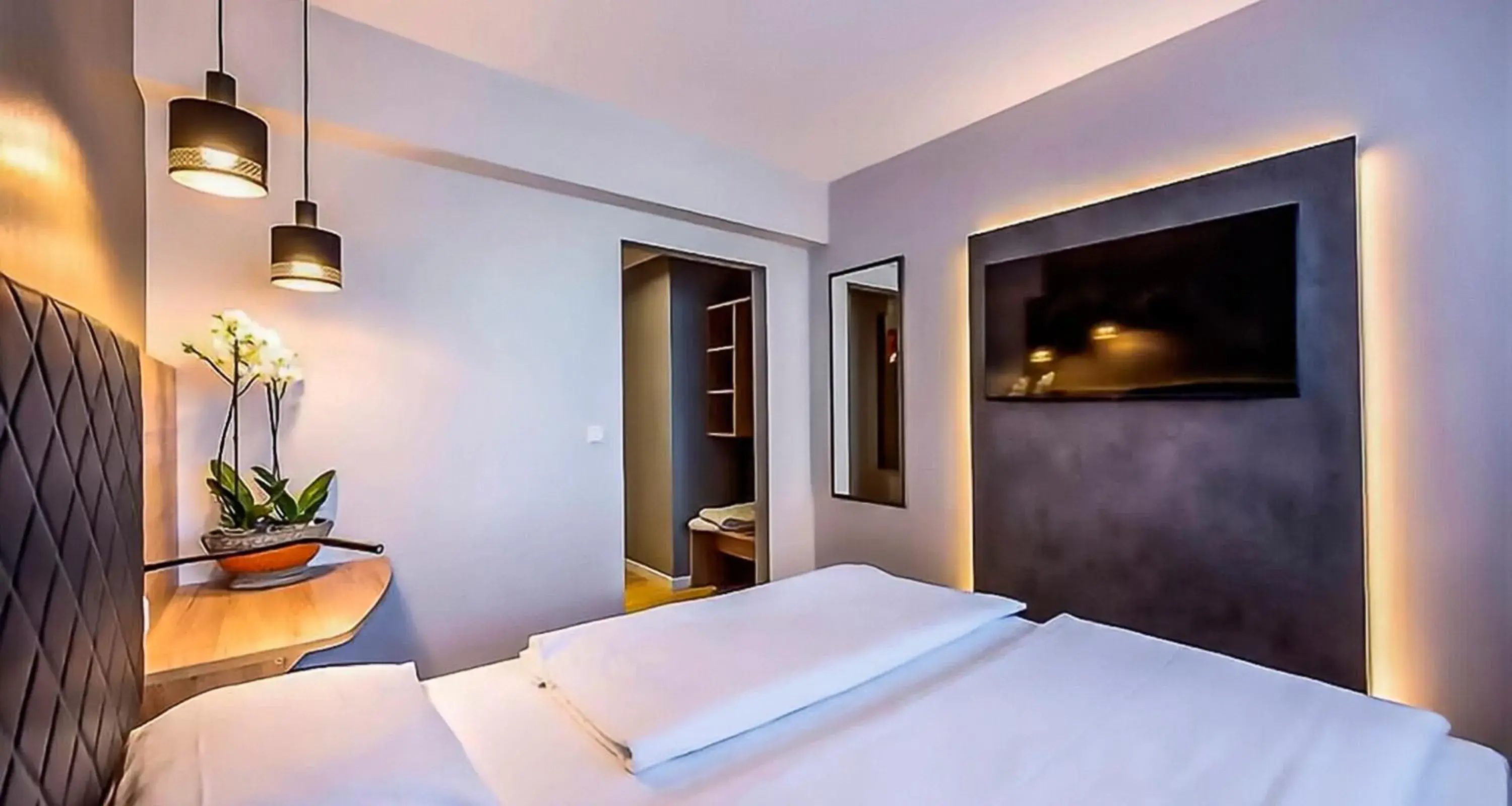 Photo of the whole room, Bed in Novum Hotel Rieker Stuttgart Hauptbahnhof   