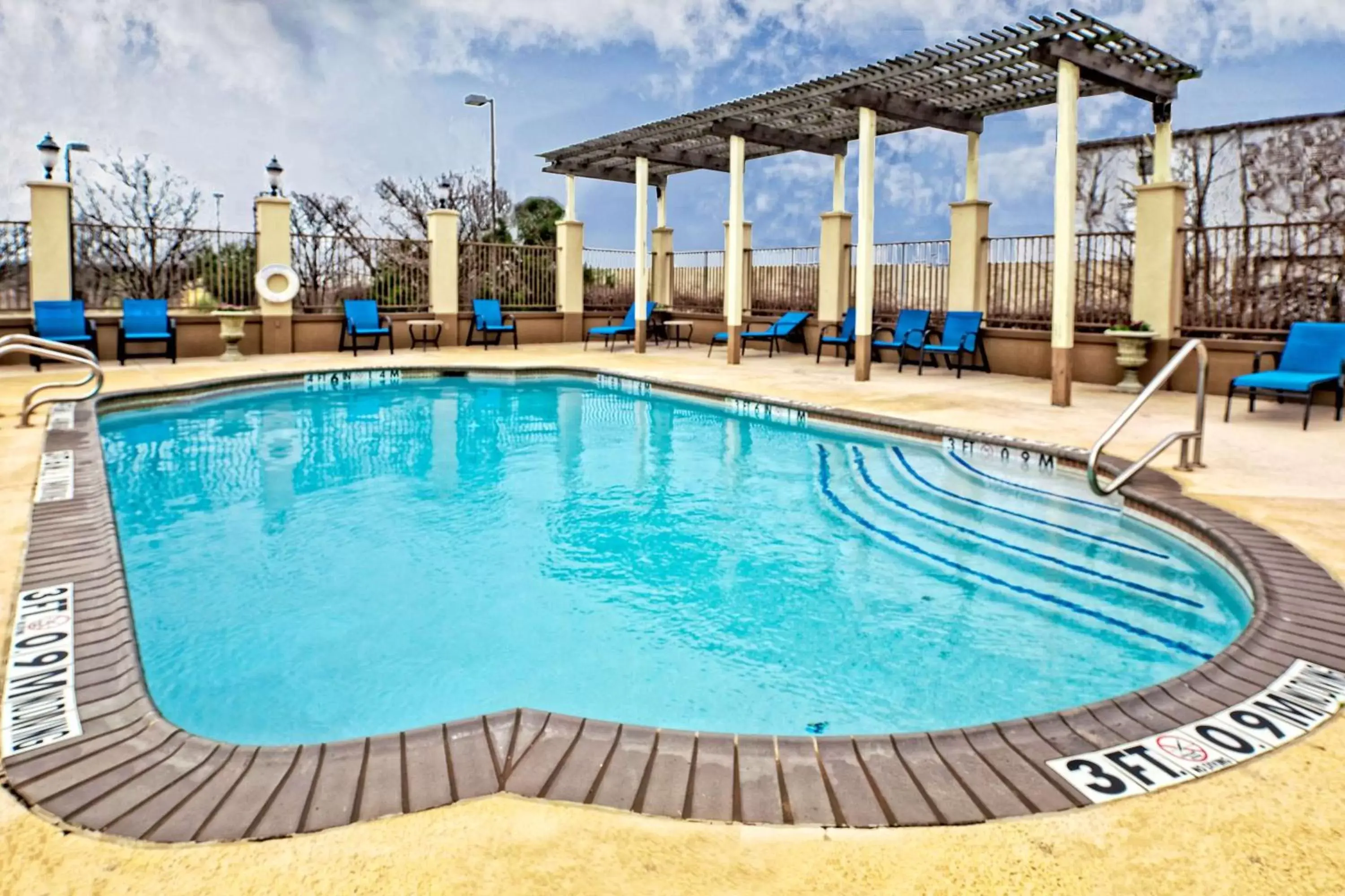 Pool view, Swimming Pool in Hampton Inn & Suites Corsicana