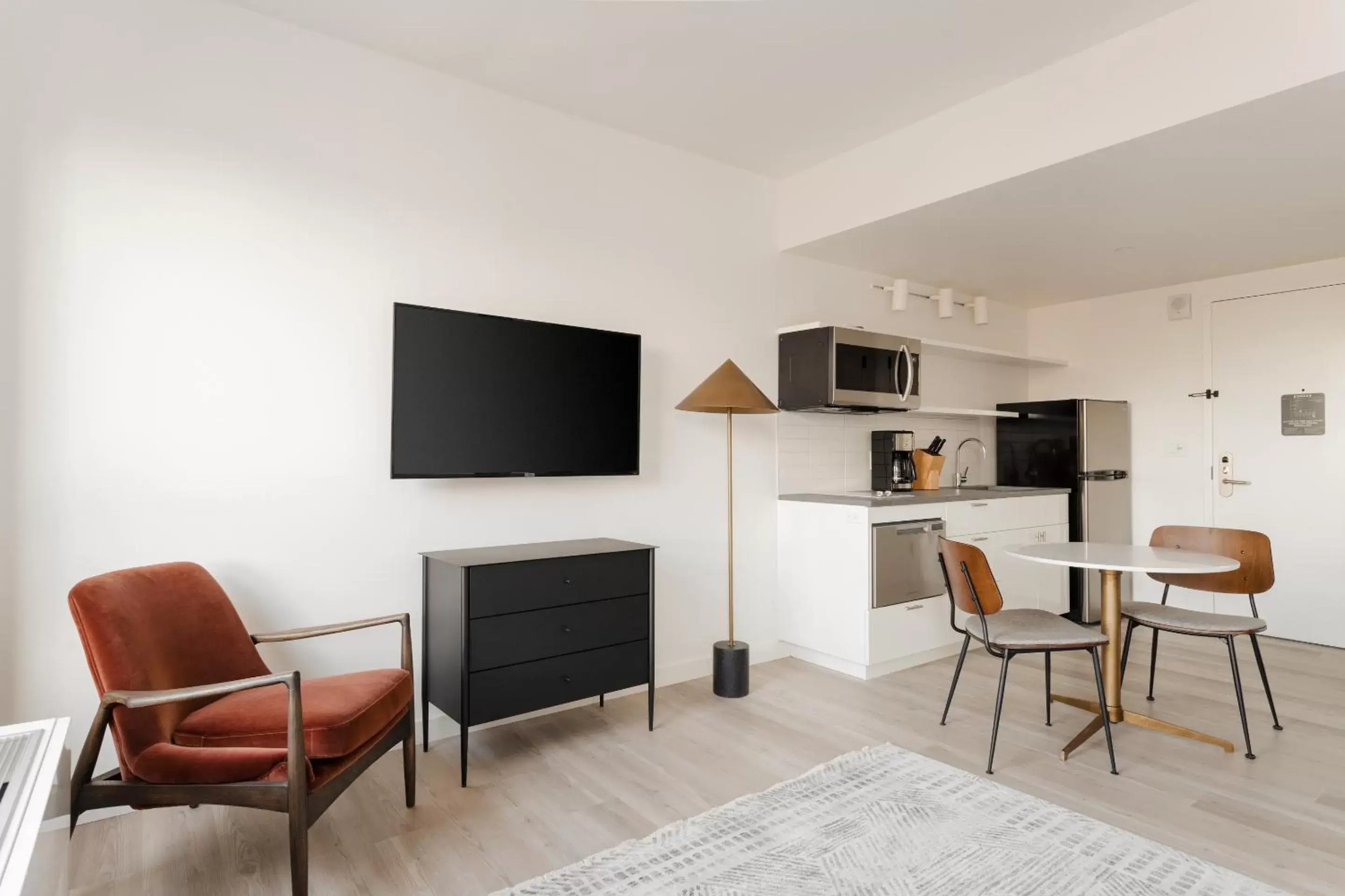 Living room, TV/Entertainment Center in Sonder Court Square