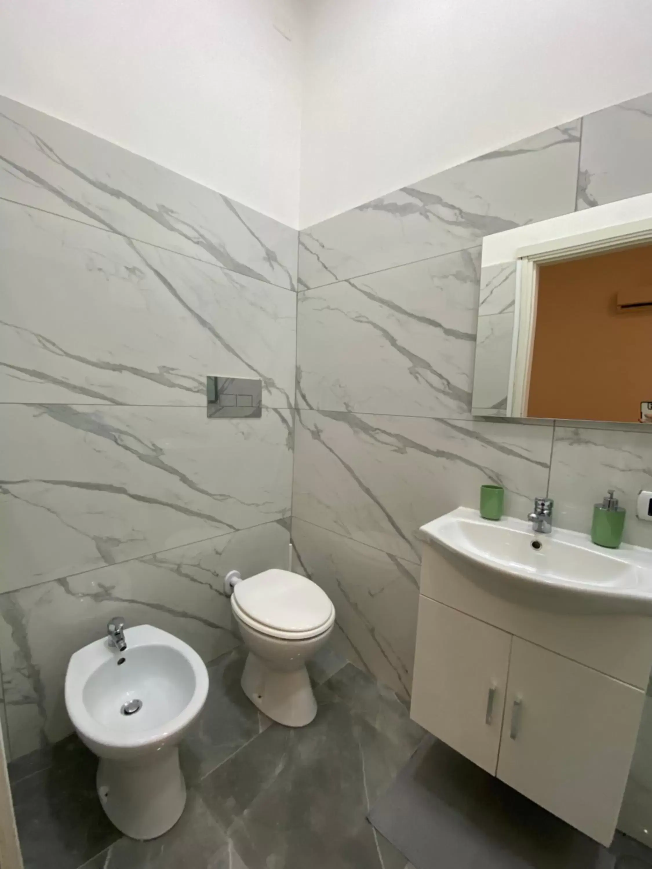 Bathroom in Domus Luigi Leone II