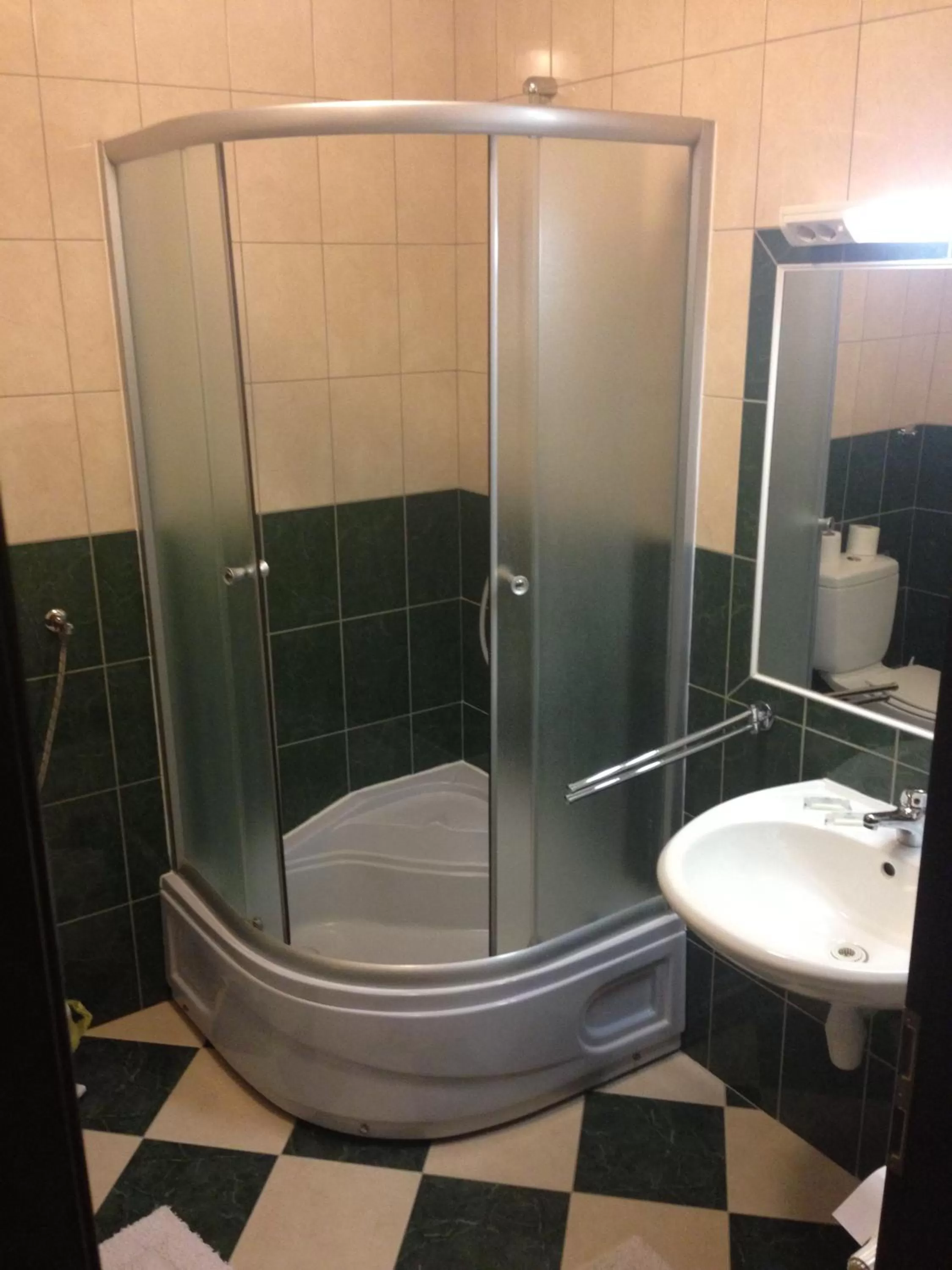 Shower in Valpovački dvori B&B