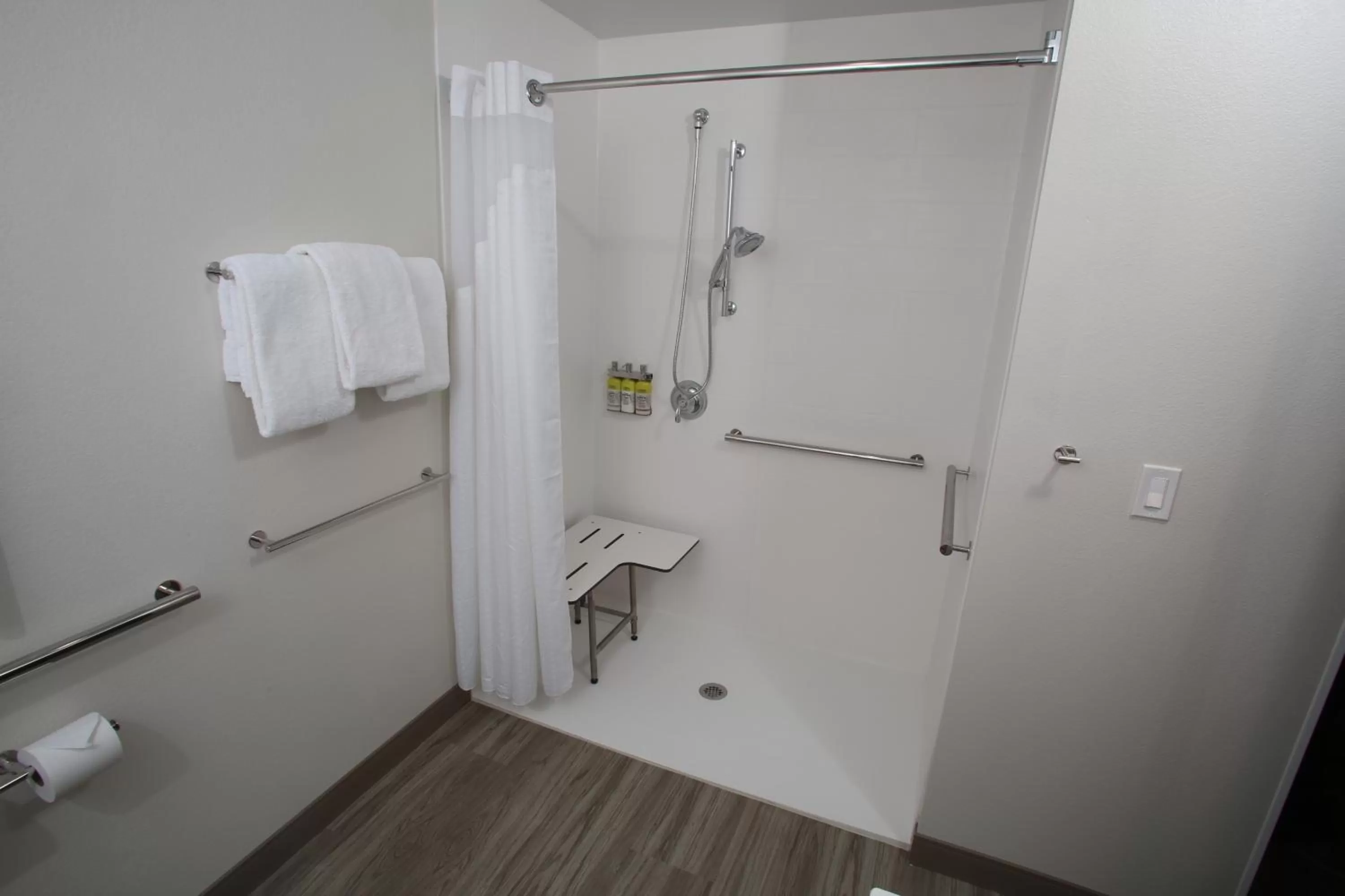 Bathroom in Holiday Inn Express - McCook by IHG