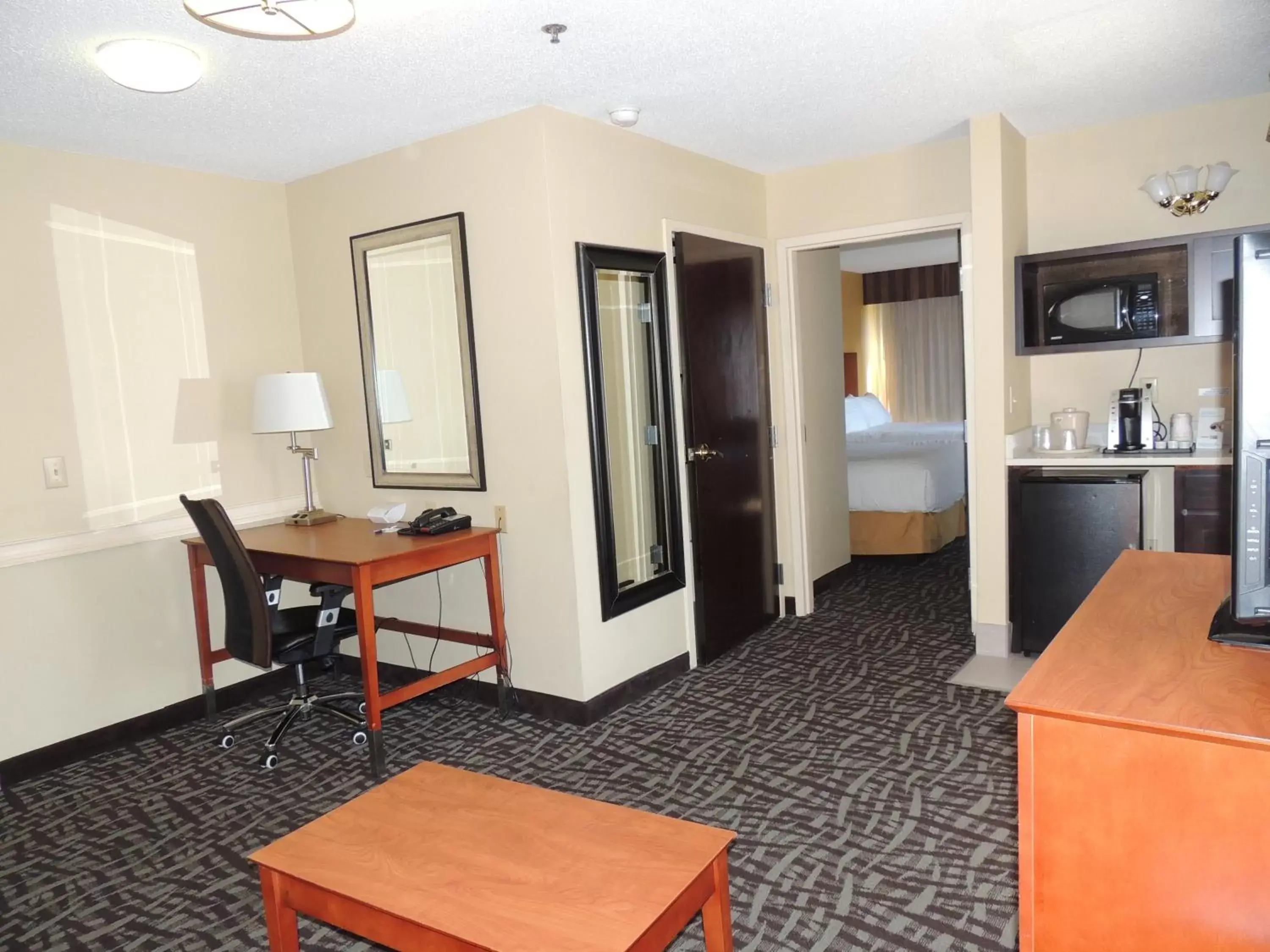 Bedroom, Seating Area in Holiday Inn Express Trussville, an IHG Hotel