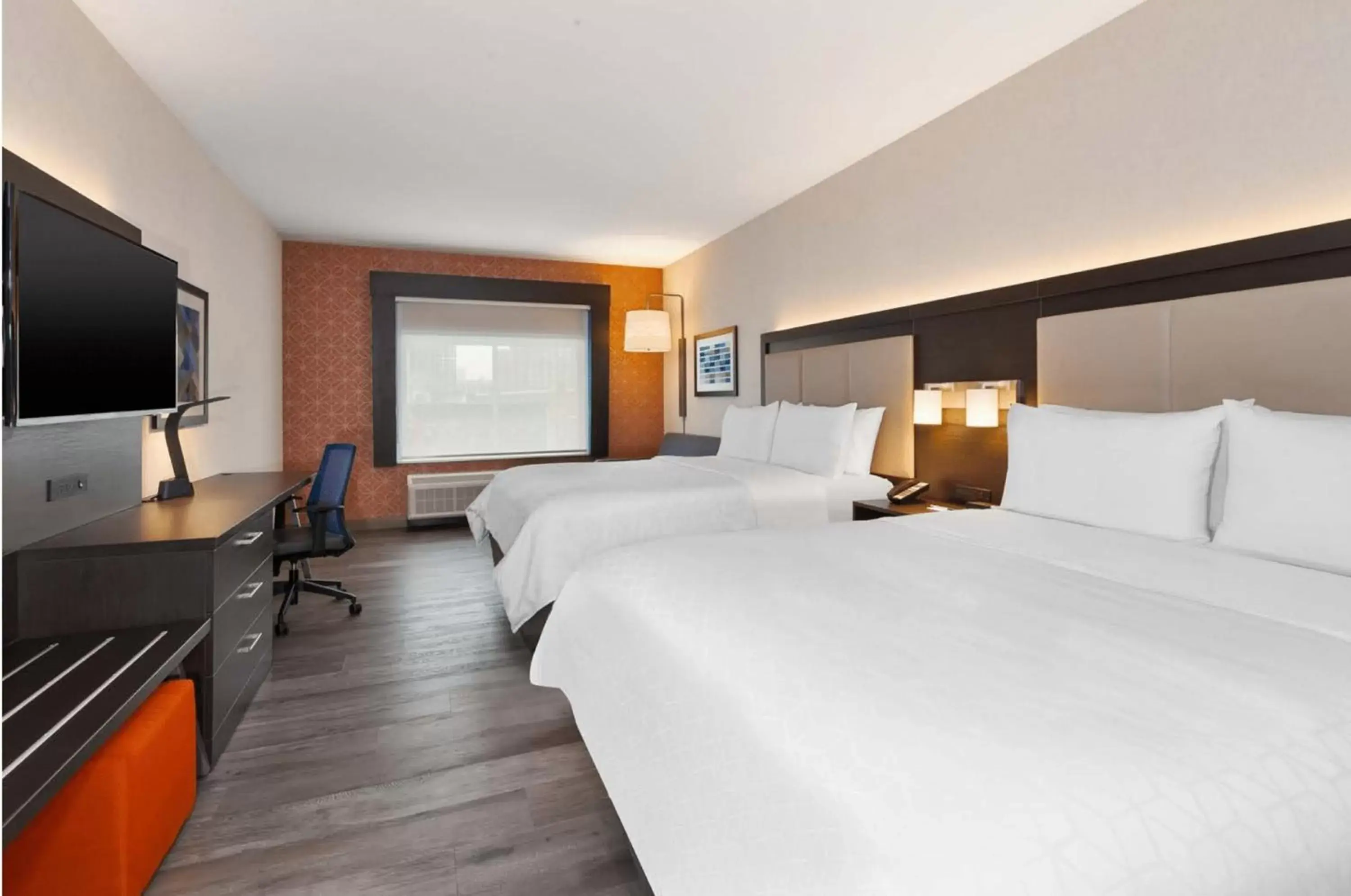 Bed in Holiday Inn Express & Suites Jersey City - Holland Tunnel, an IHG Hotel