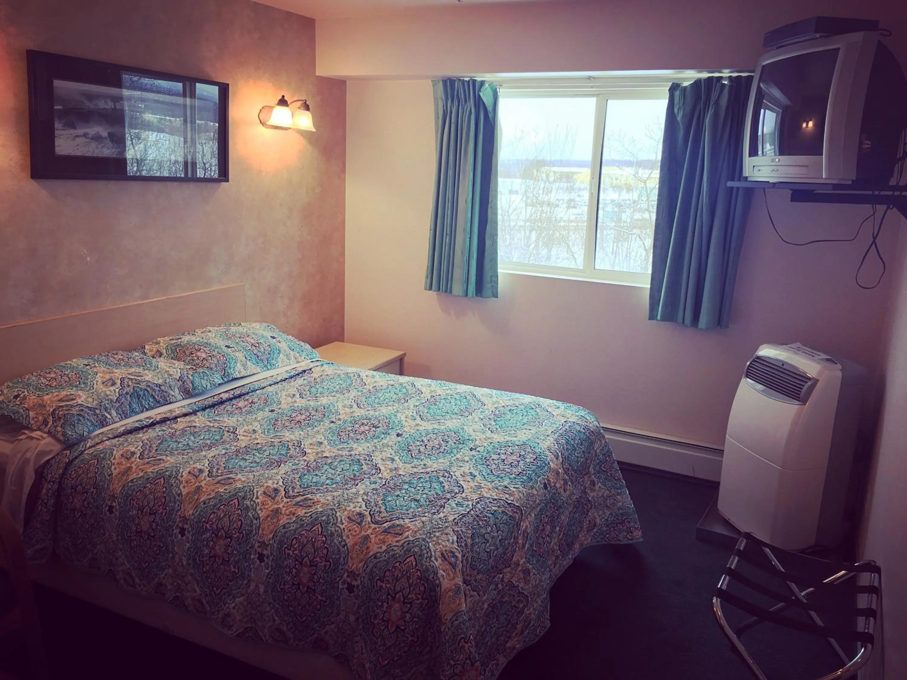 Bed in Windbreak Cafe