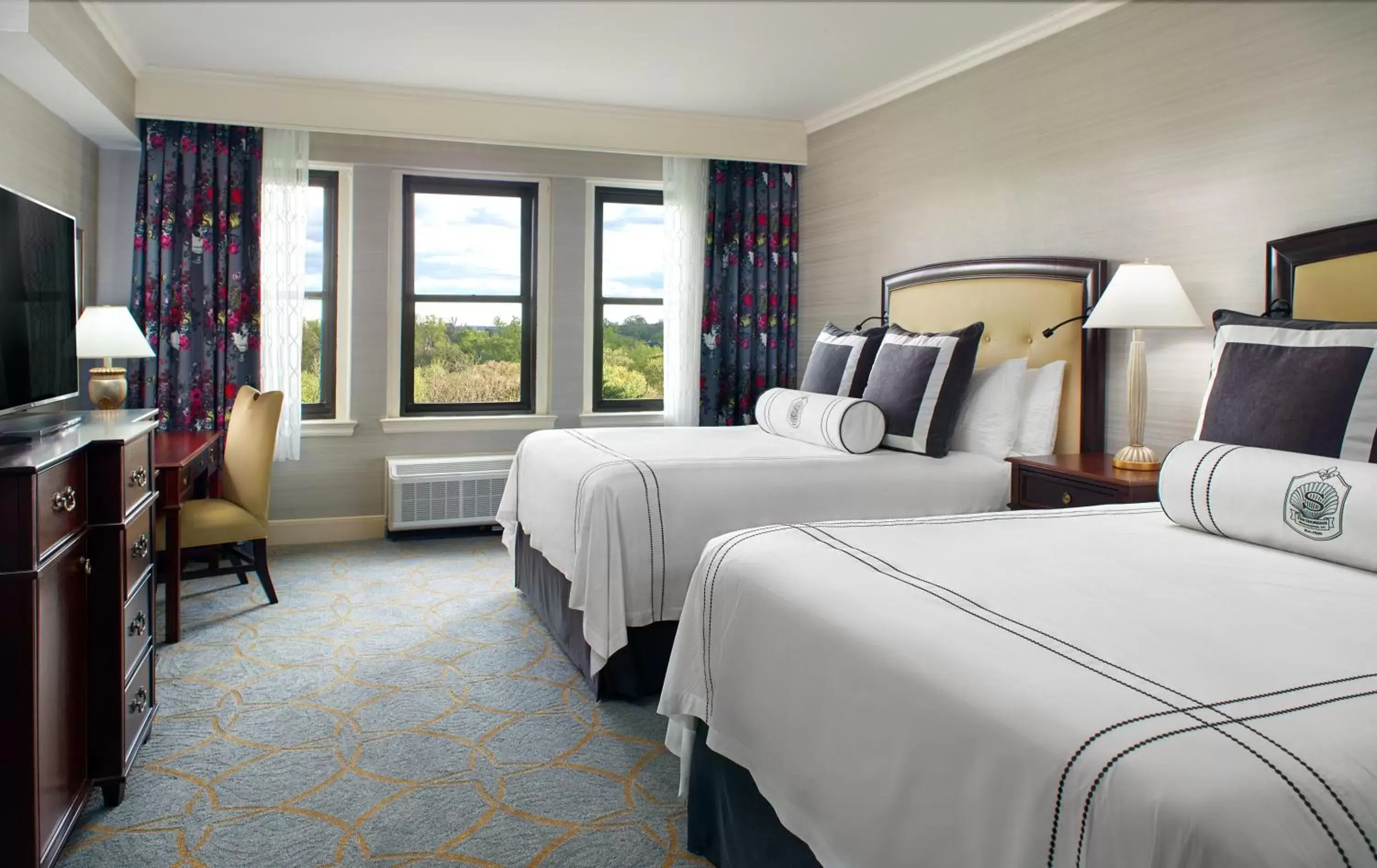 Deluxe Room - 2 Queen Beds in Omni Shoreham Hotel