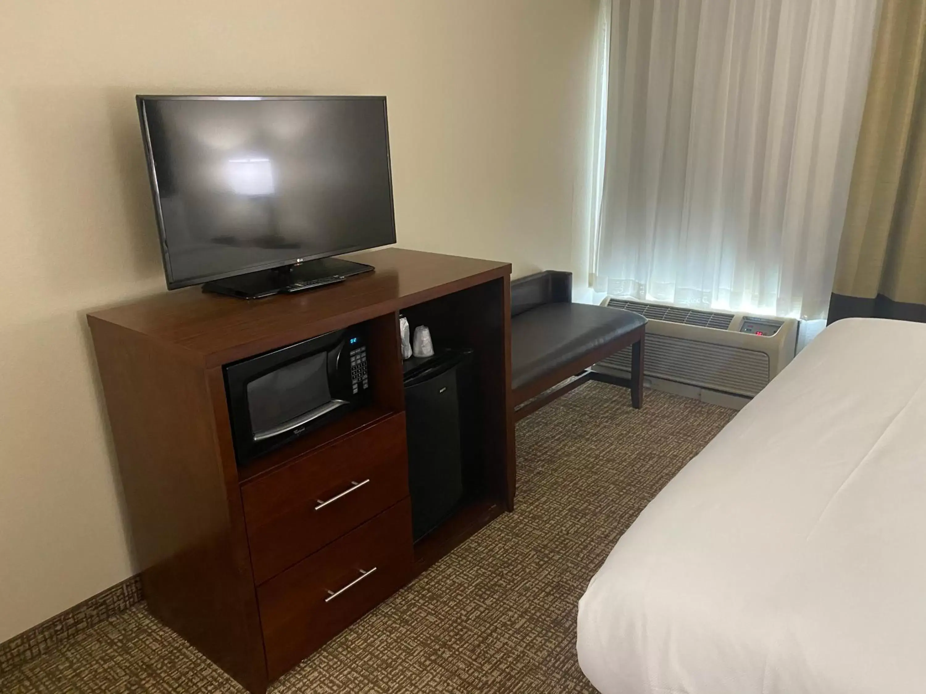 TV/Entertainment Center in Comfort Inn & Suites Temple