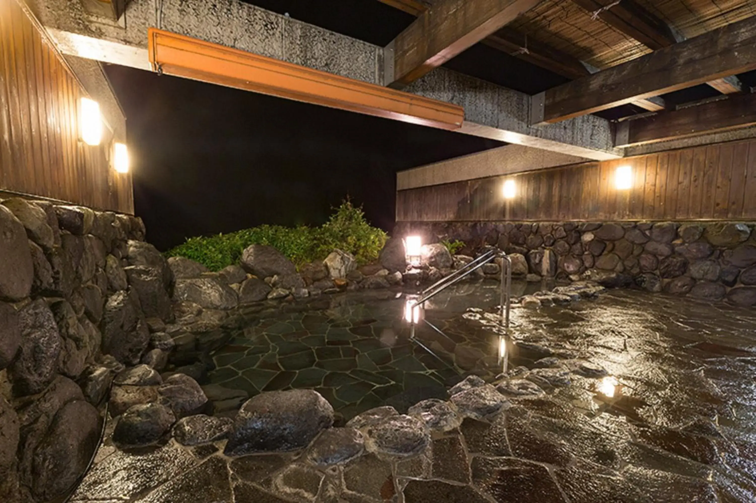 Open Air Bath in Hotel Morinokaze Tateyama