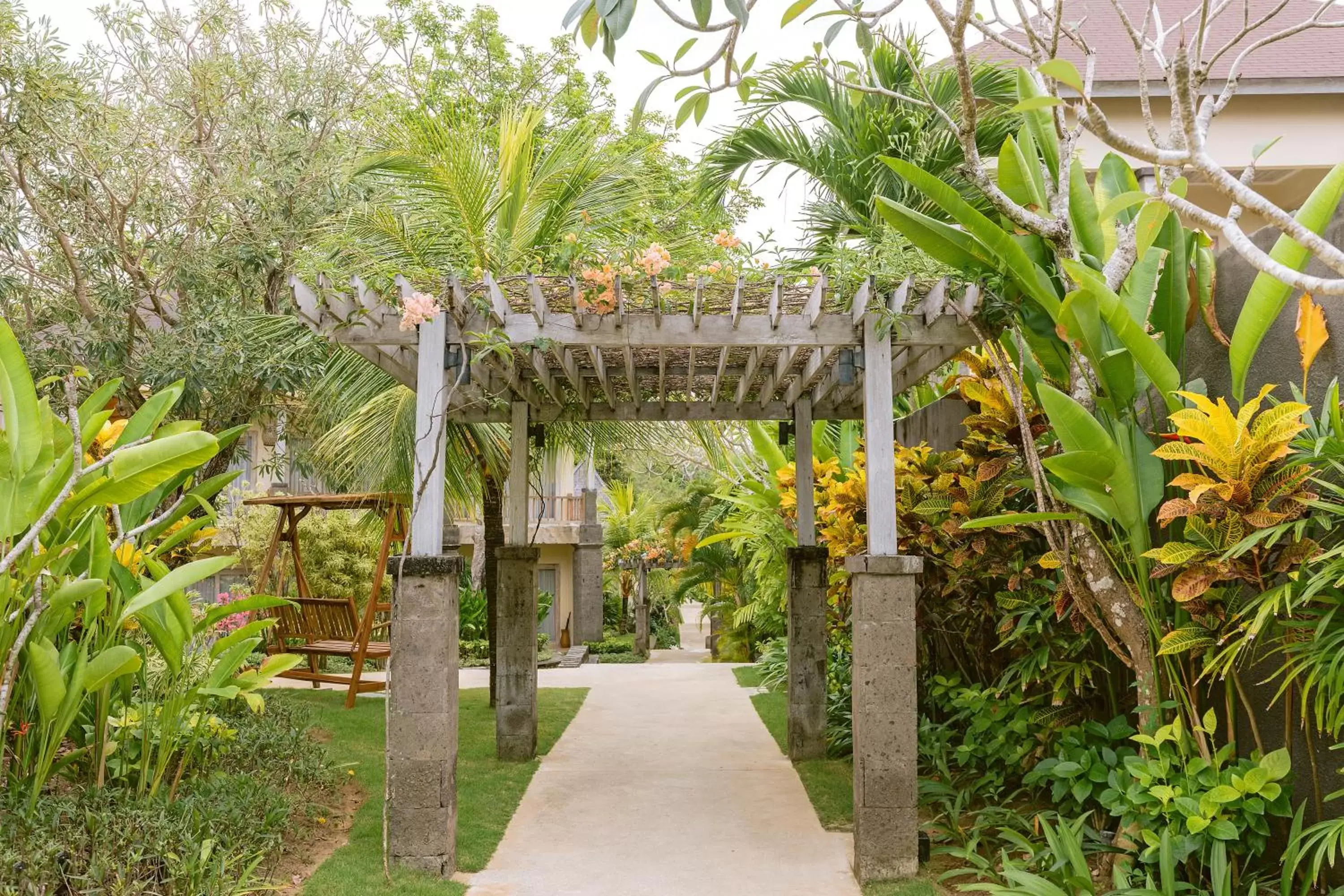 Facade/entrance in La Berceuse Resort and Villa Nusa Dua by Taritiya Collection