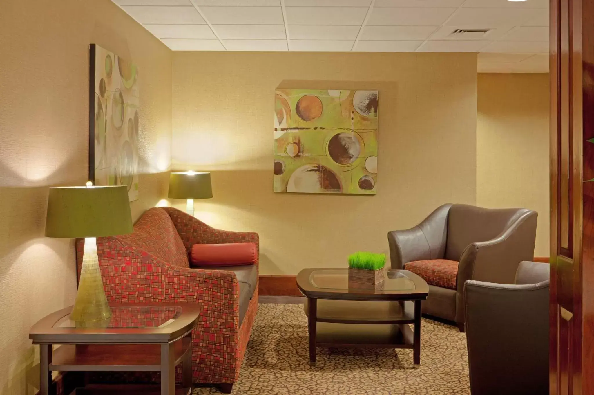 Lobby or reception, Seating Area in Holiday Inn Portsmouth, an IHG Hotel