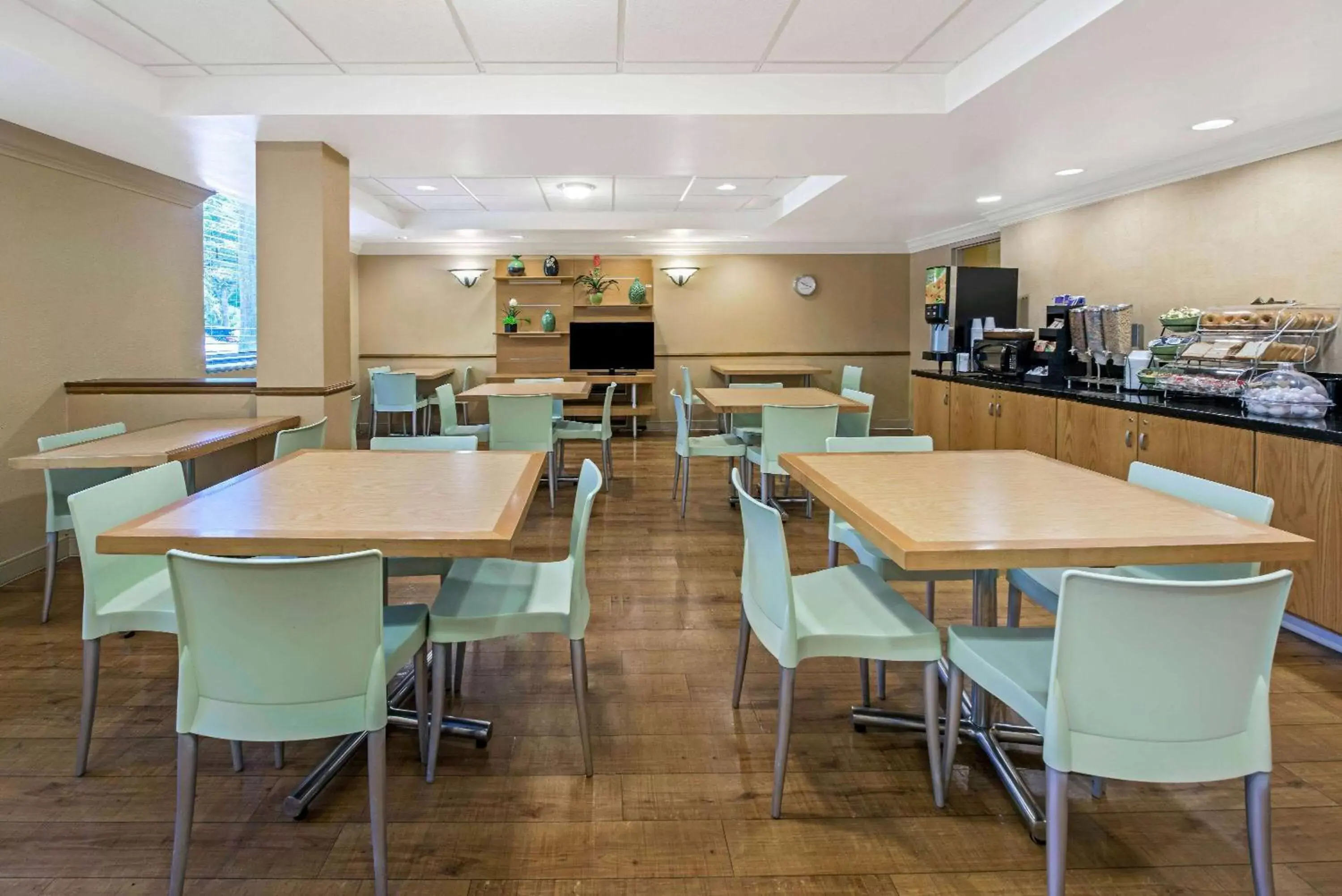 Breakfast in La Quinta by Wyndham West Palm Beach Airport Breakfast in La Quinta by Wyndham West Palm Beach Airport