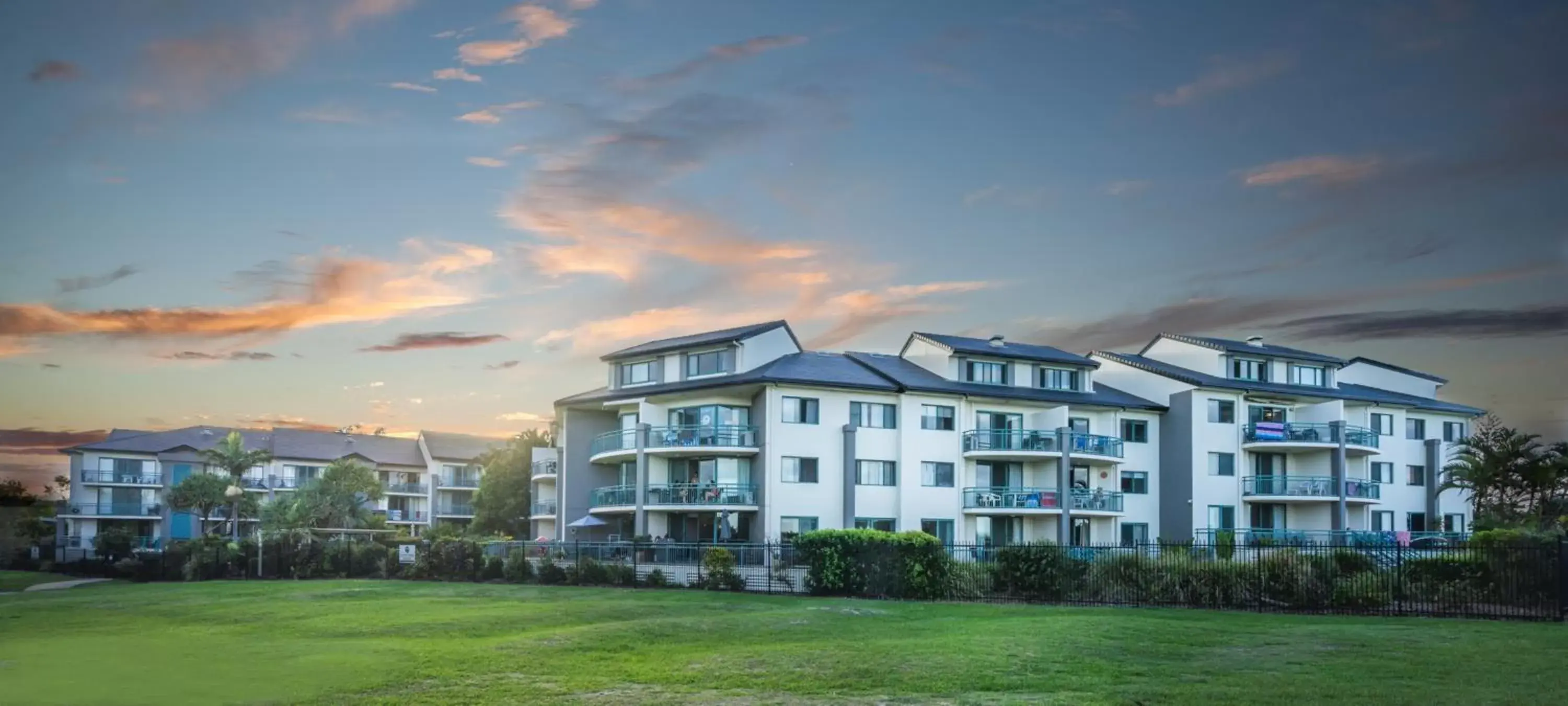 Property Building in Currumbin Sands On The Beach