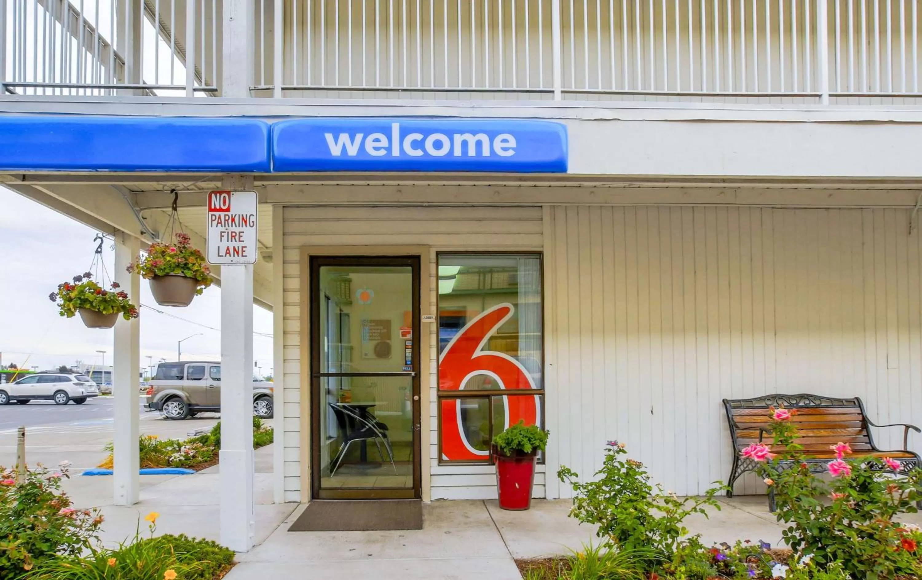 Property building in Motel 6-Medford, OR - North