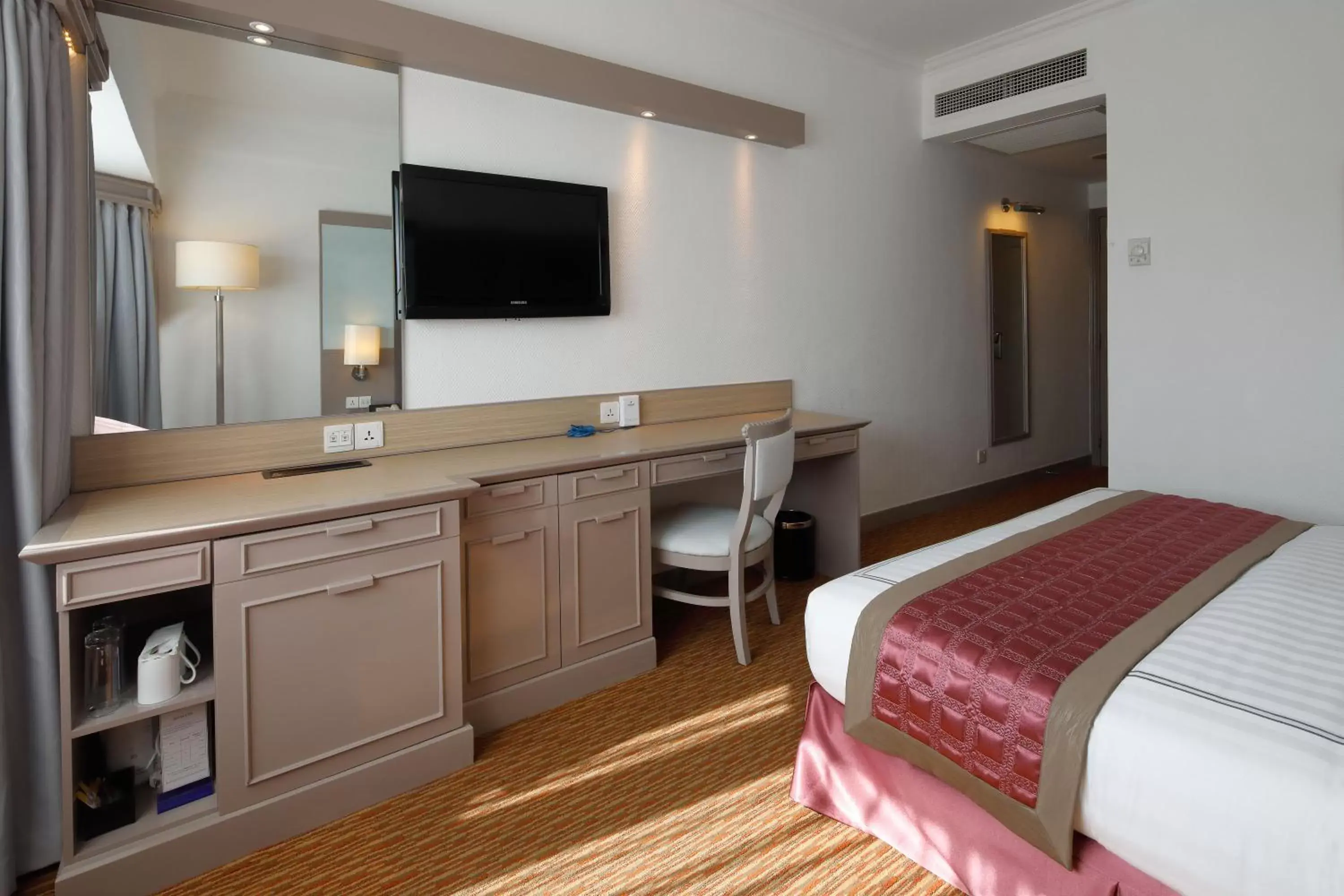 Living room, Bed in Sunway Hotel Hanoi Living room, Bed in Sunway Hotel Hanoi