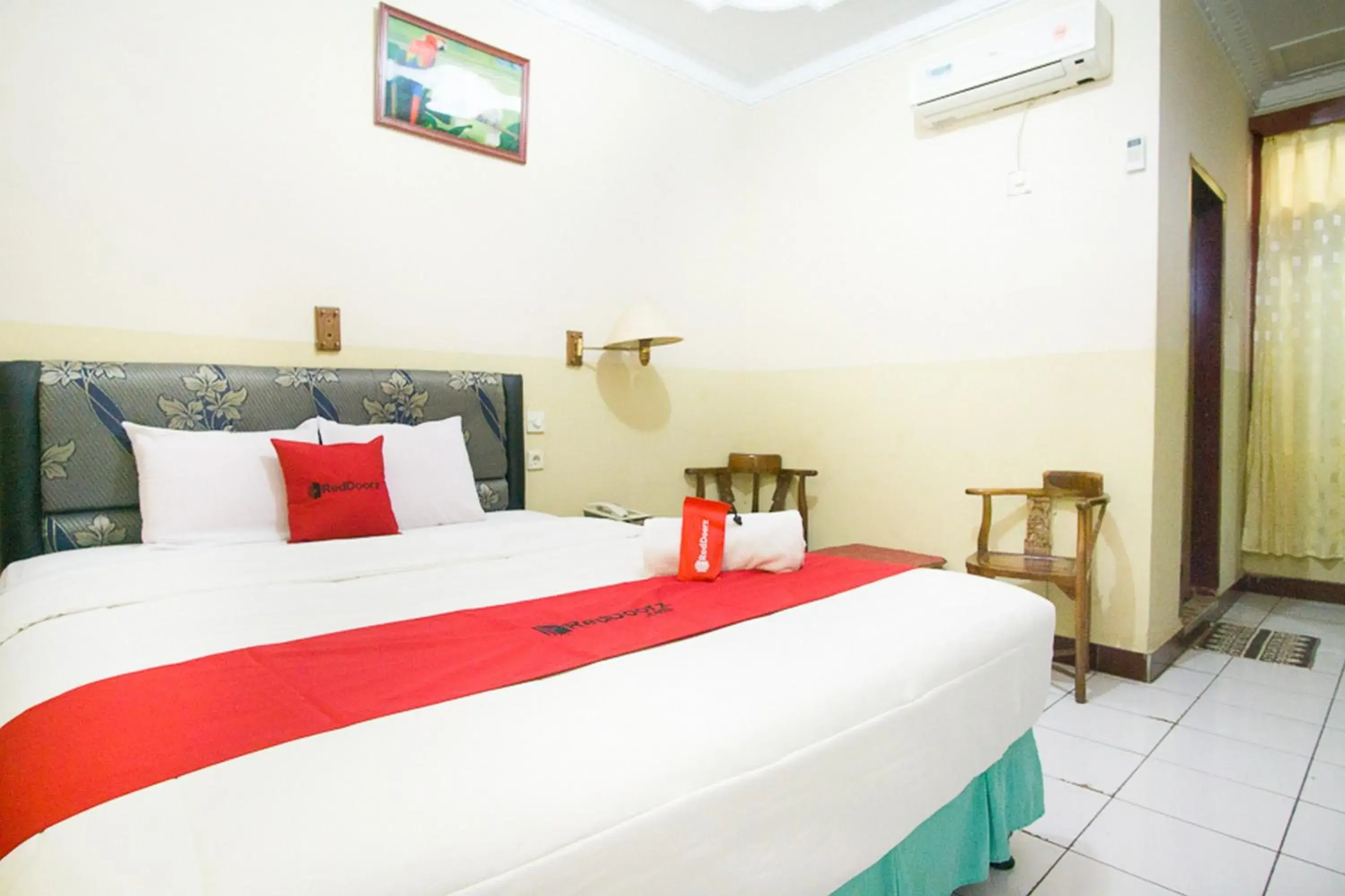 Bed in RedDoorz plus near Pelabuhan Bitung