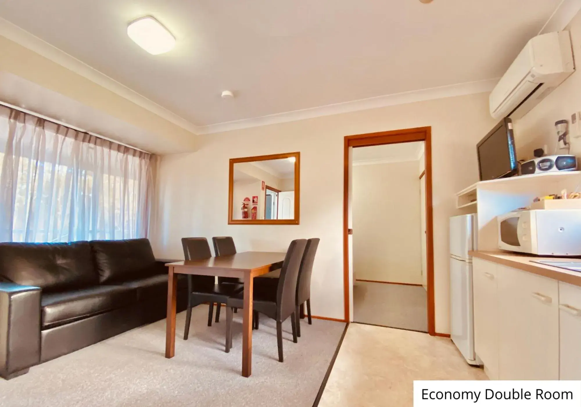 Kitchen or kitchenette, Dining Area in Pokolbin Village Estate