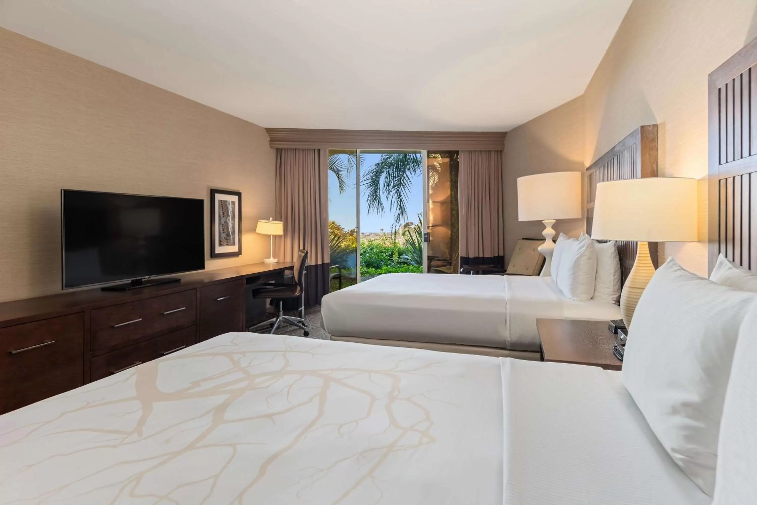 Bedroom, Bed in Hilton La Jolla Torrey Pines