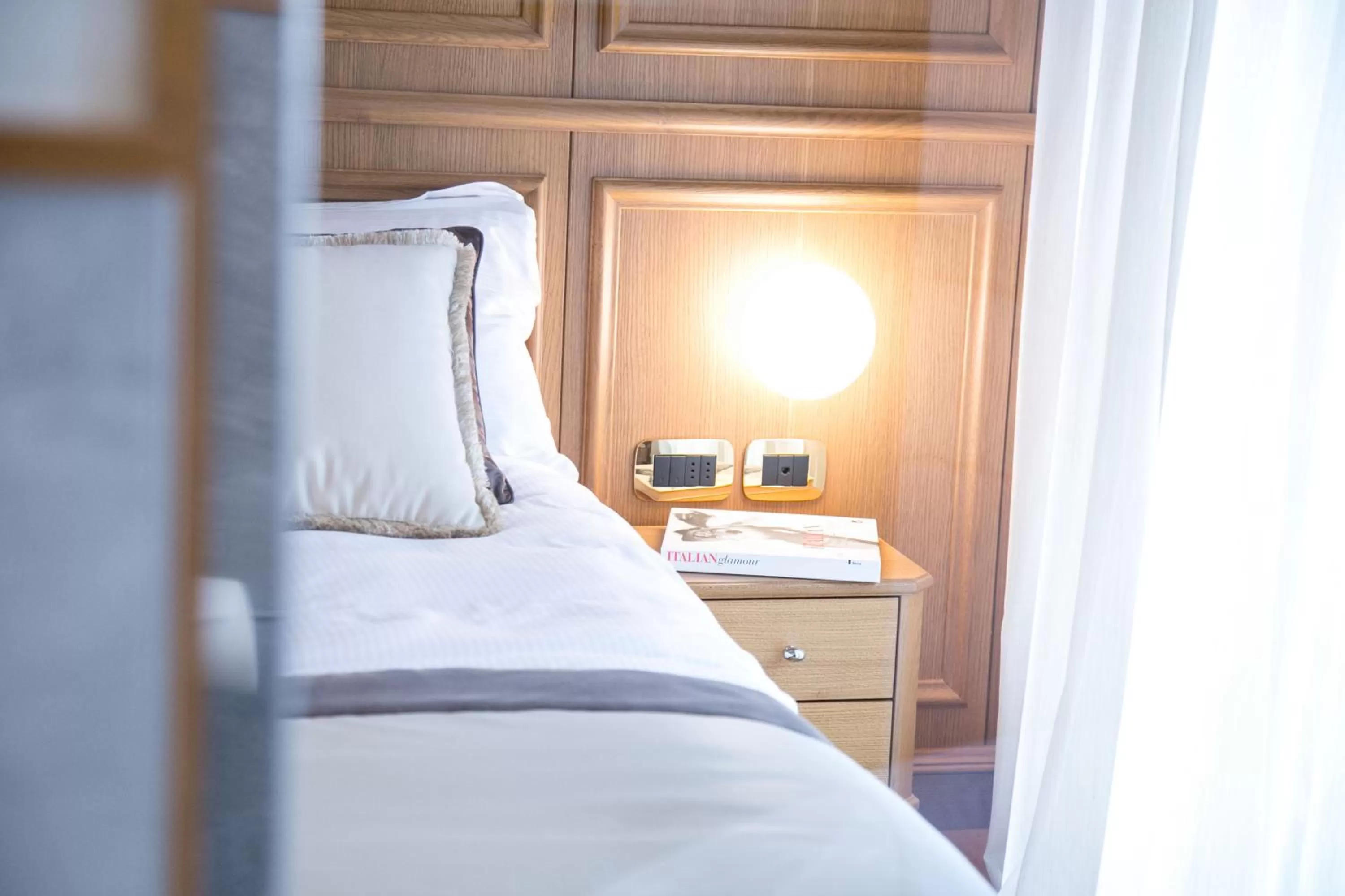 Decorative detail, Bed in Ambra Cortina Luxury&Fashion Hotel