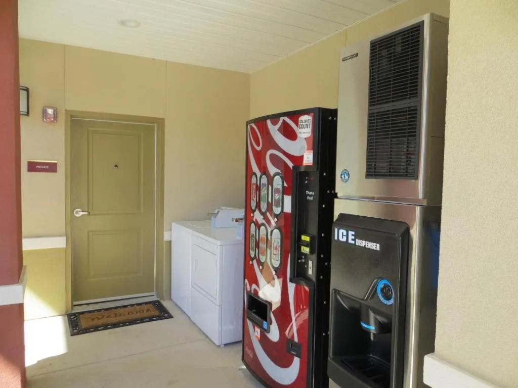 laundry in Grand Villa Inn and Suites Westchase/Chinatown