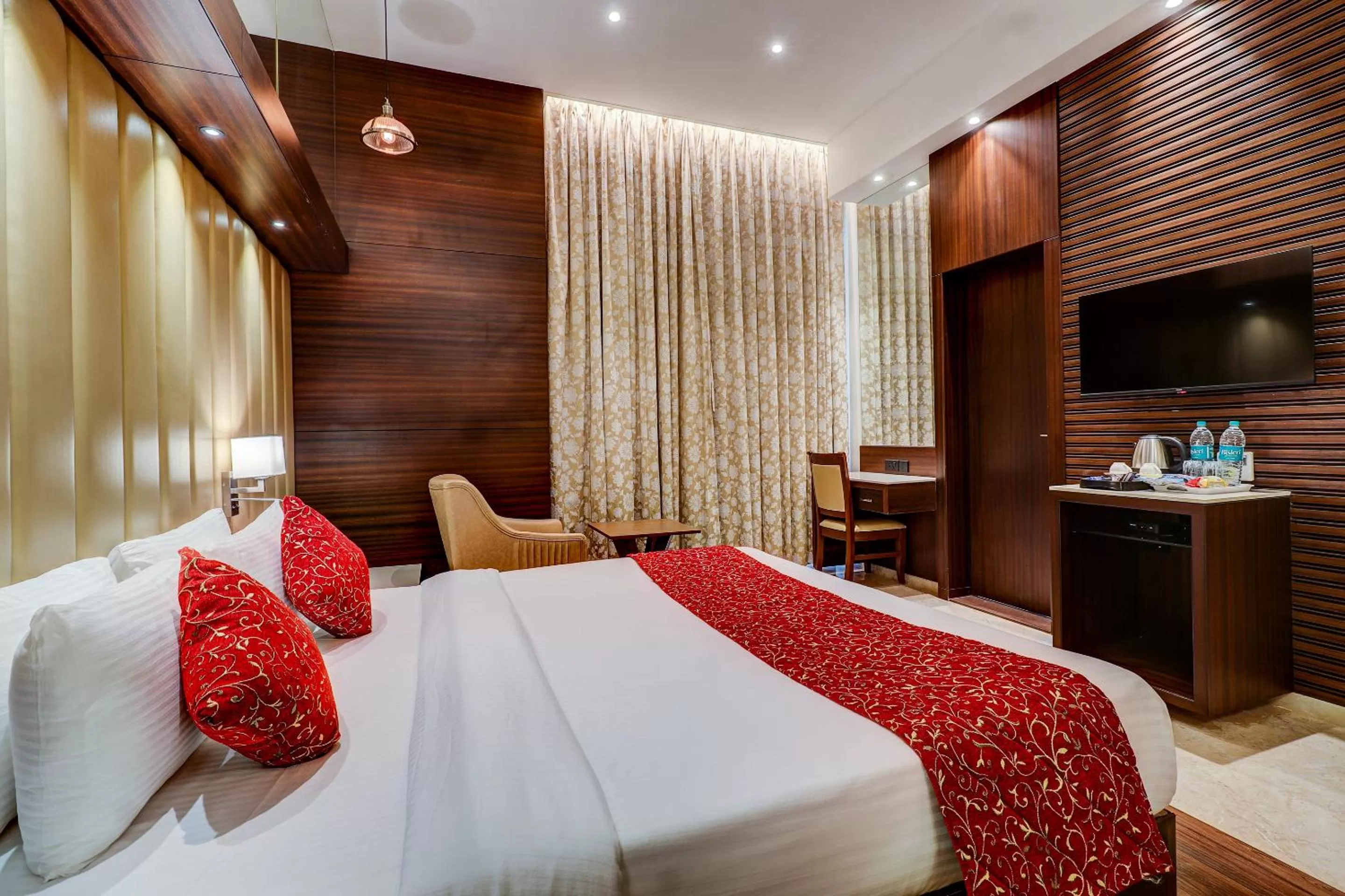 Bed in Hotel Gurudev Grand