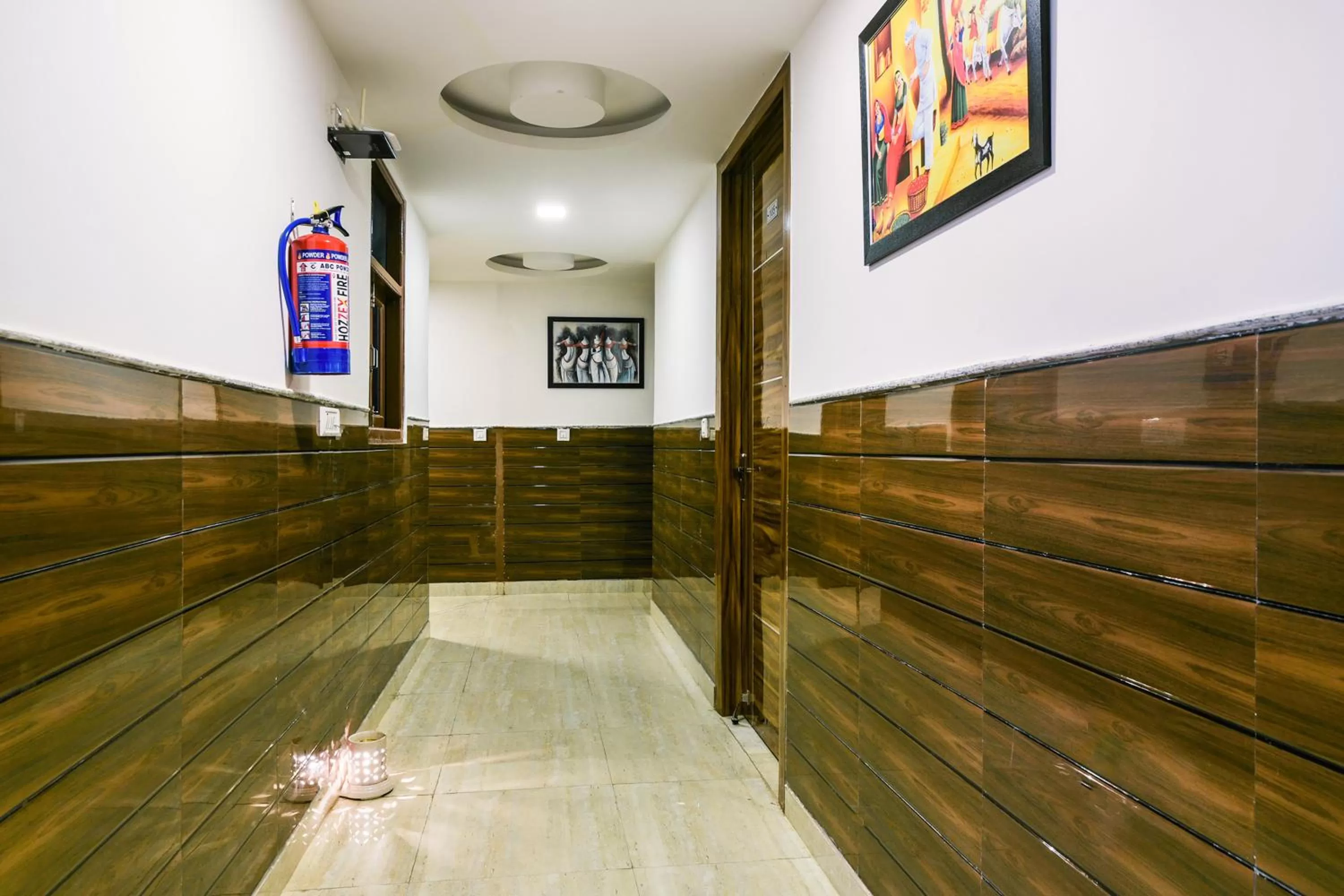 Communal lounge/ TV room in Hotel Pearl - Mahipalpur Delhi Airport