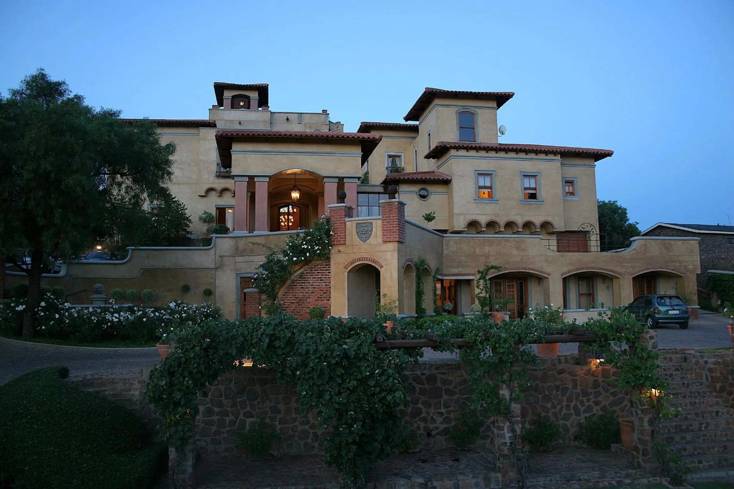 Facade/entrance in Castello Di Monte