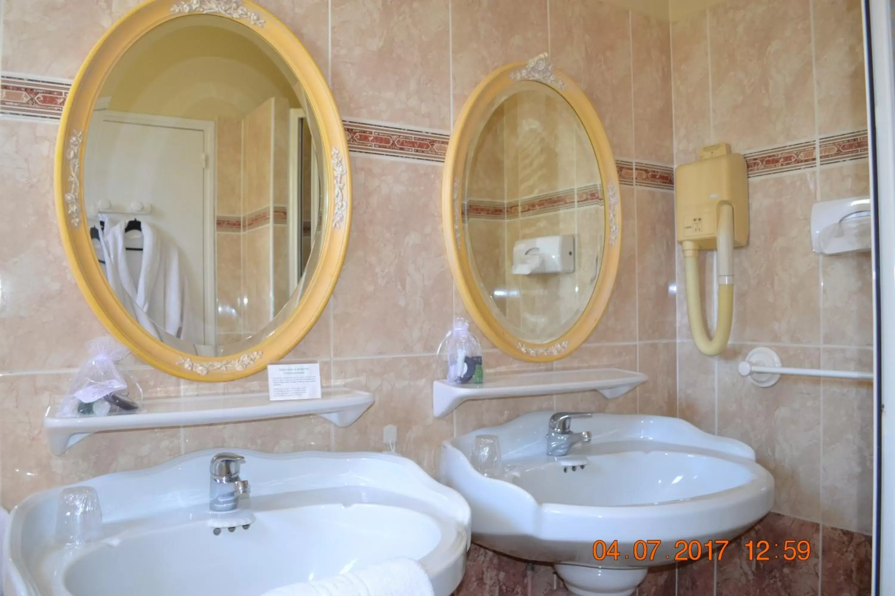 Bathroom in Hôtel Le Castel