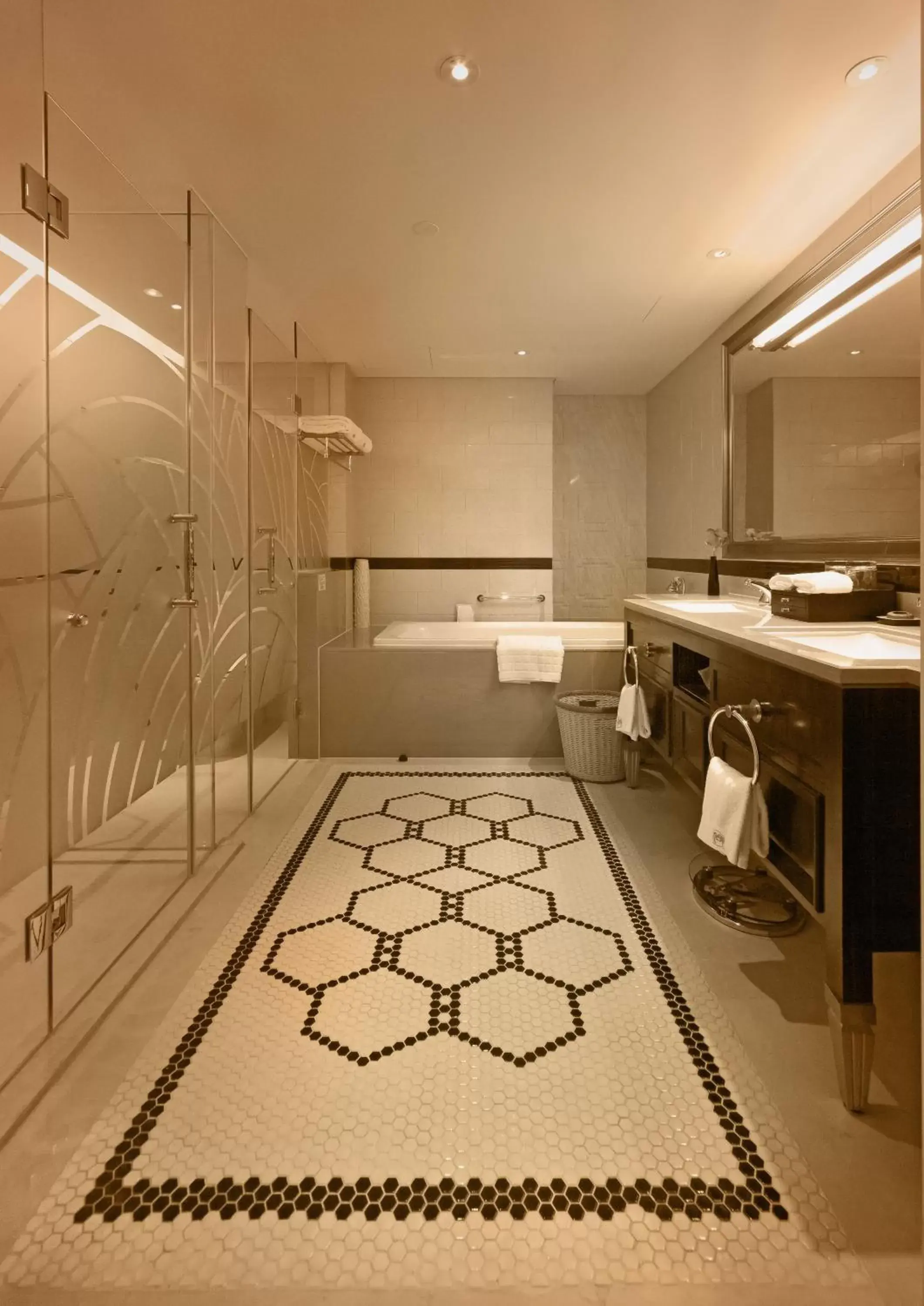 Bathroom in Paramount Gallery Hotel Bathroom in Paramount Gallery Hotel