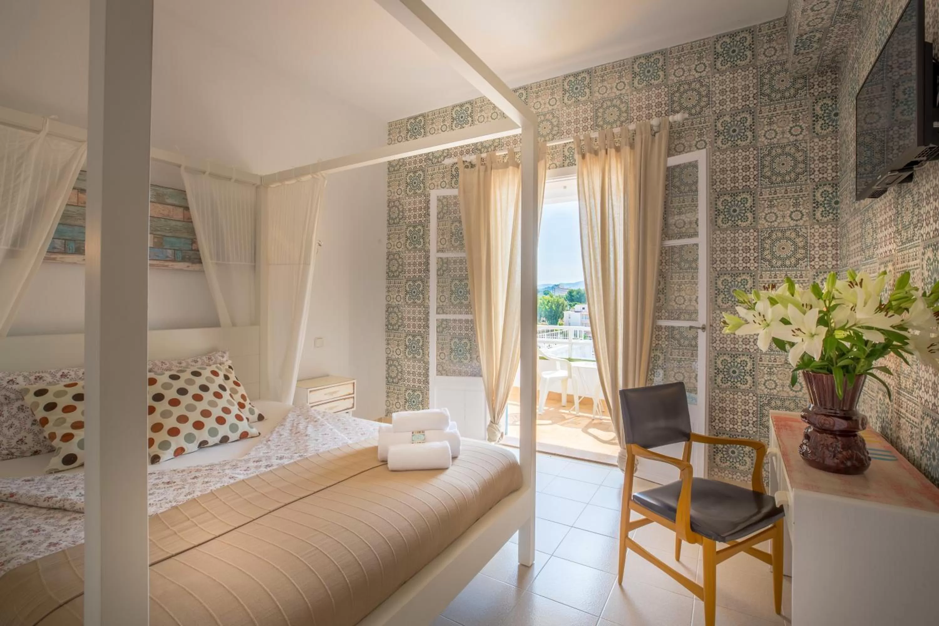 Bed in Bella Colina I Vintage Hotel 1953