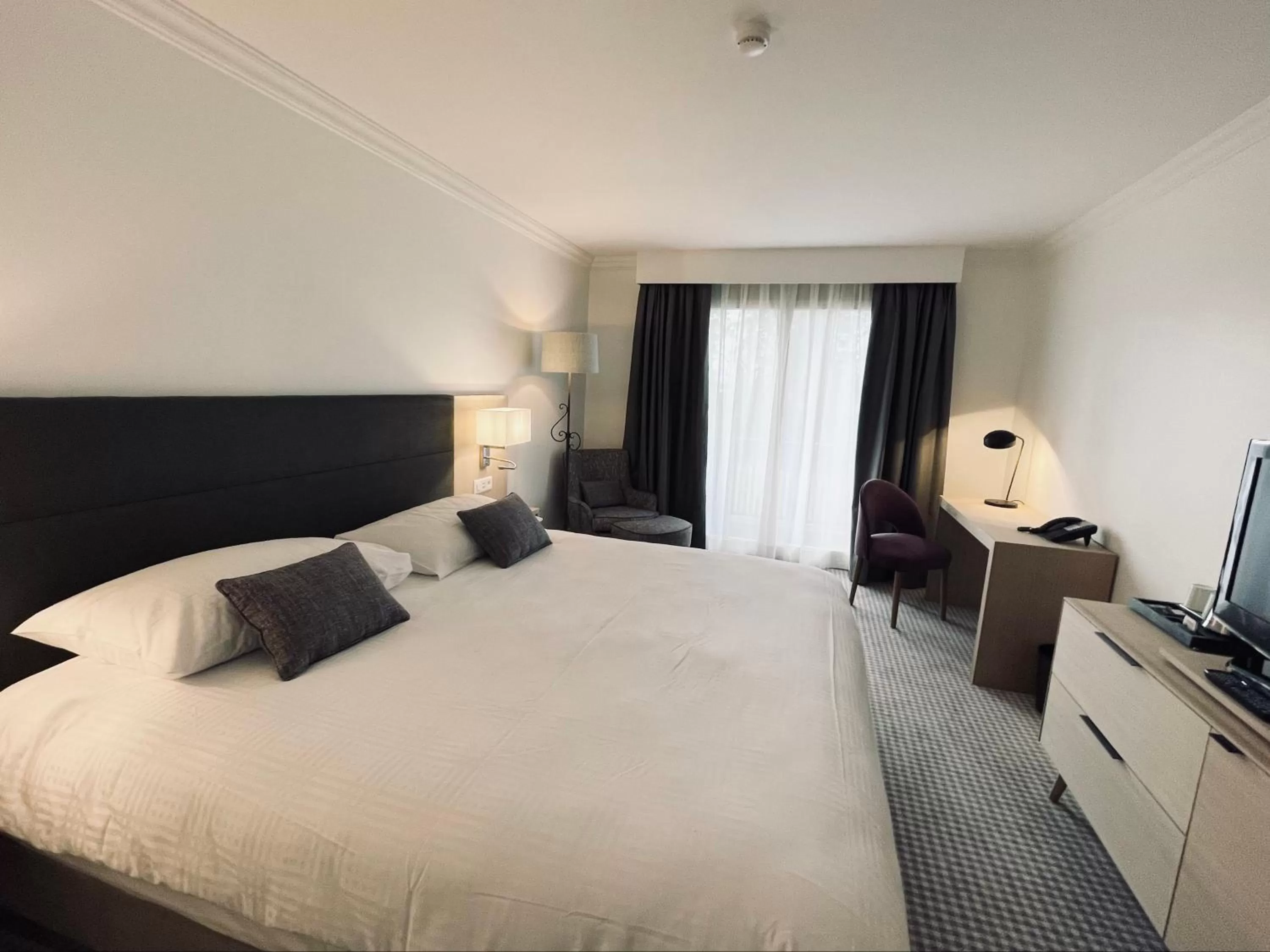 Single Room with Lake View in Hotel La Barcarolle