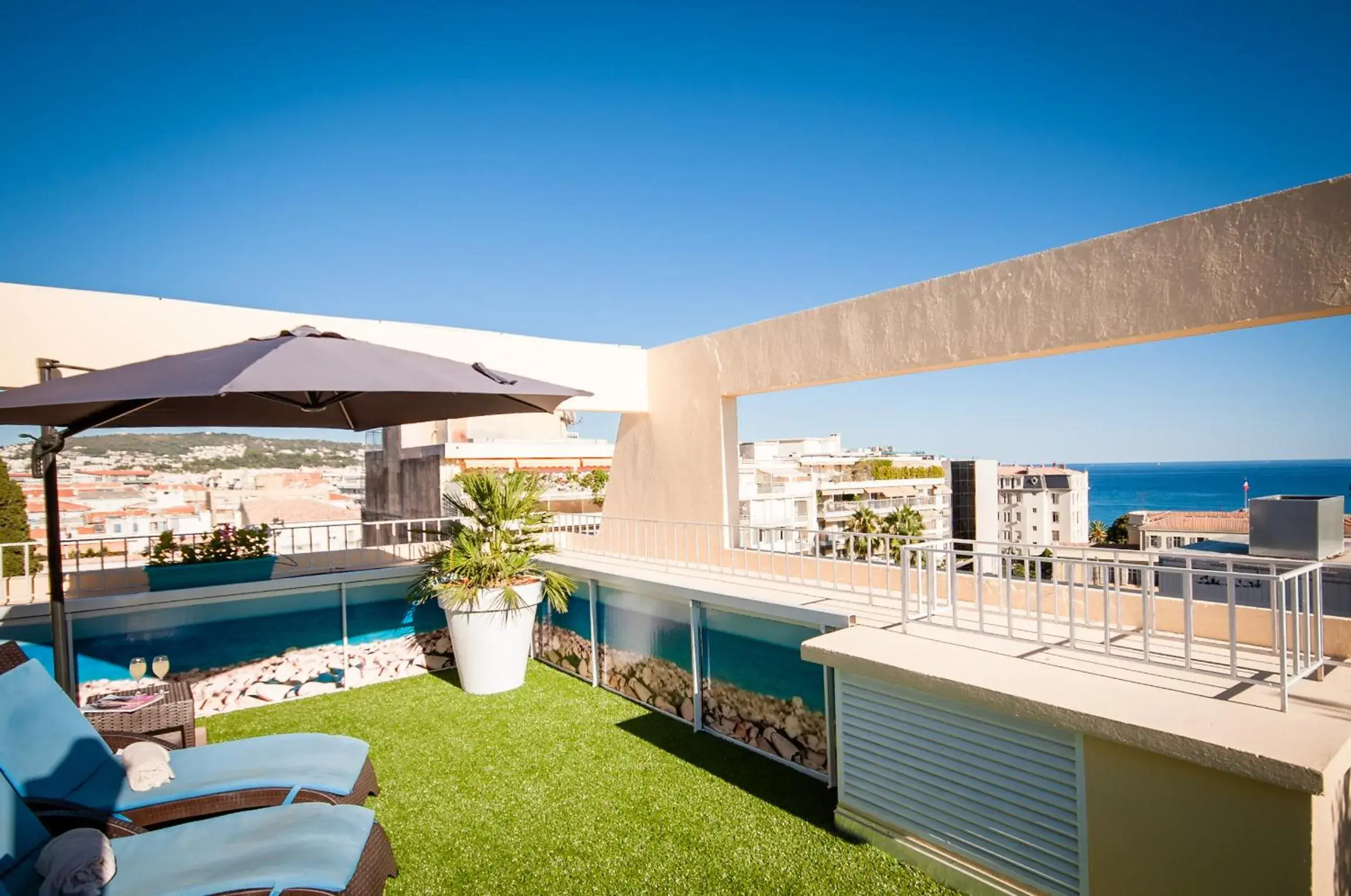 Balcony/Terrace, Swimming Pool in Residhome Nice Promenade