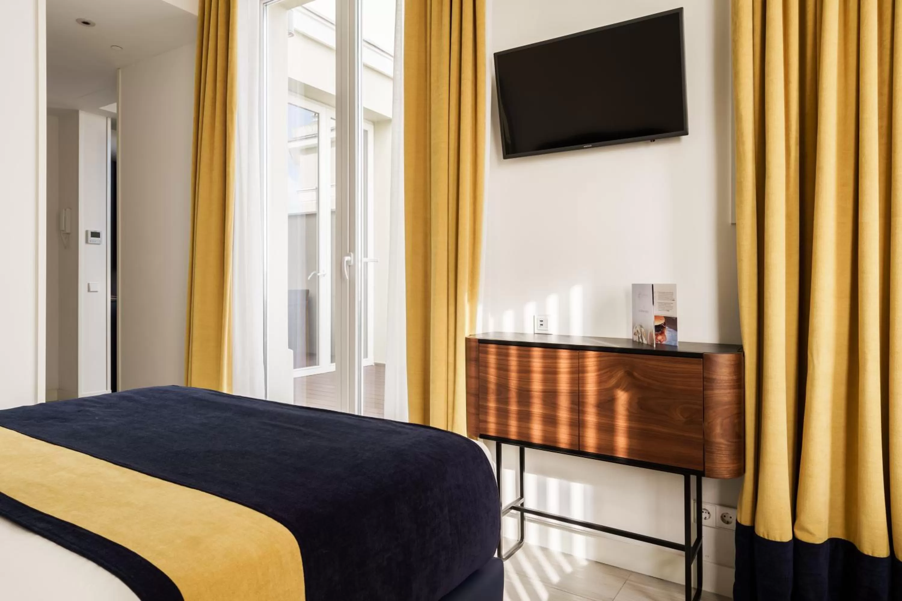 Bedroom, Bed in Smartrental Collection Gran Vía Centric