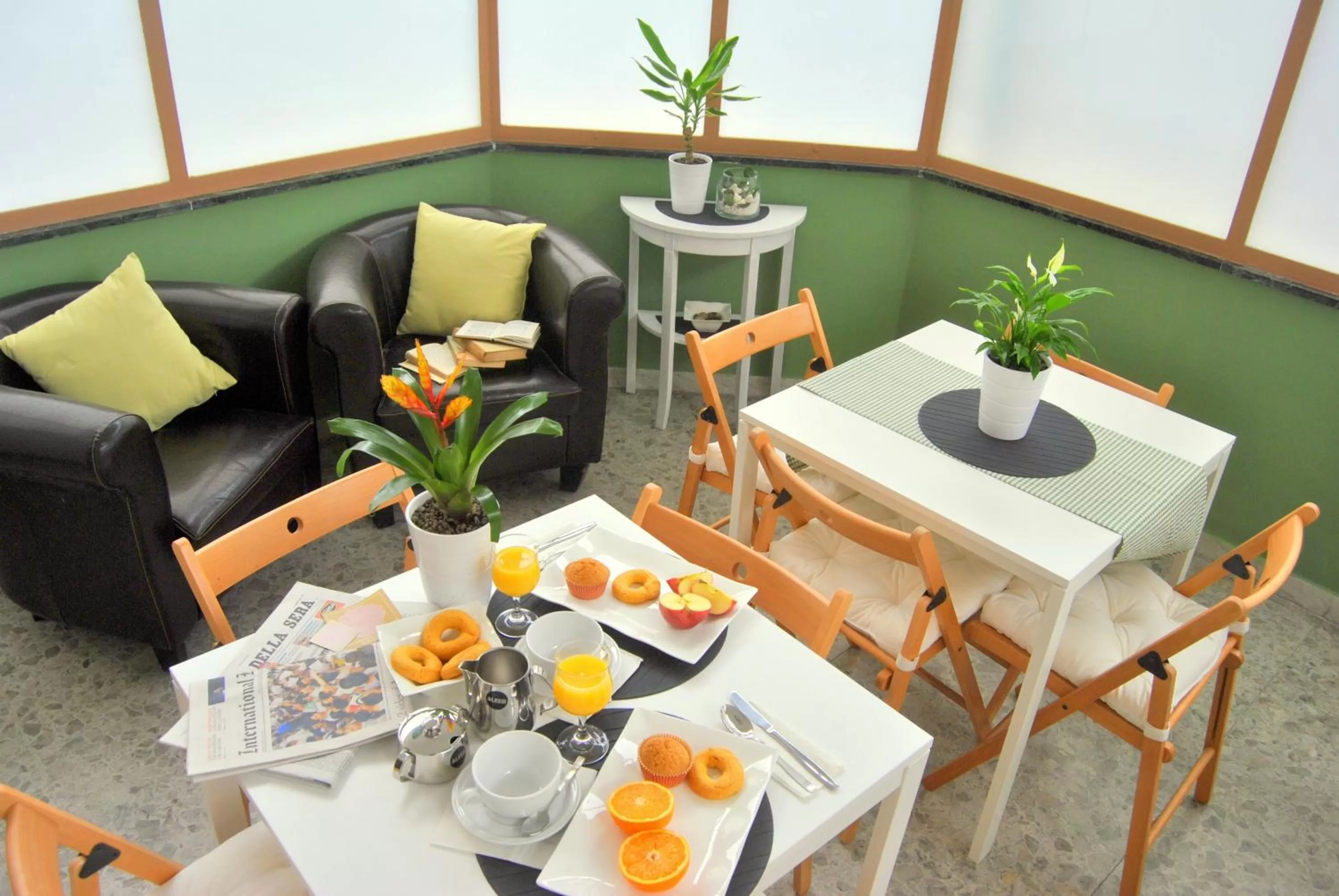 Restaurant/places to eat in Hotel Carmel