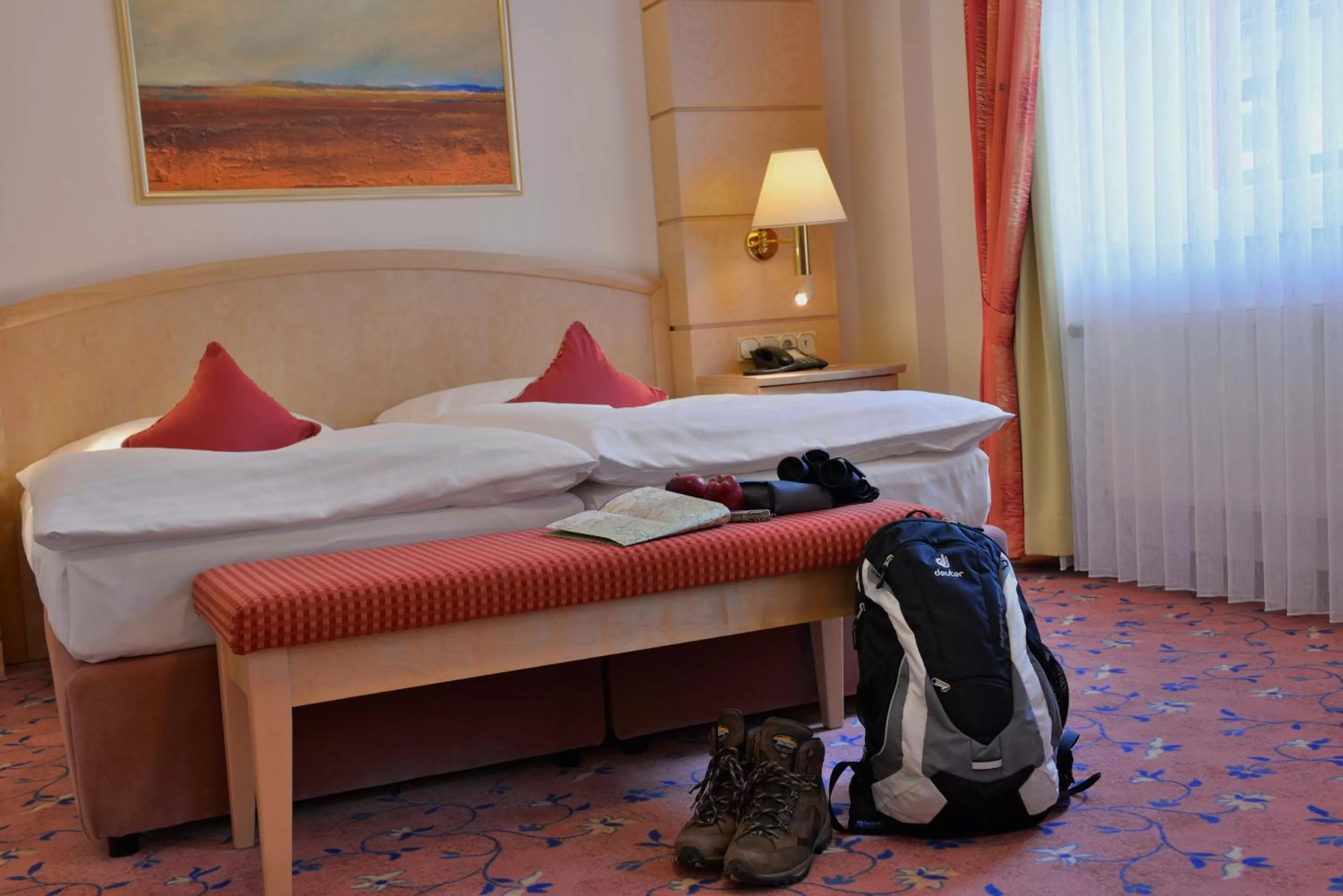 Restaurant/places to eat, Bed in Ringhotel Weißer Hirsch