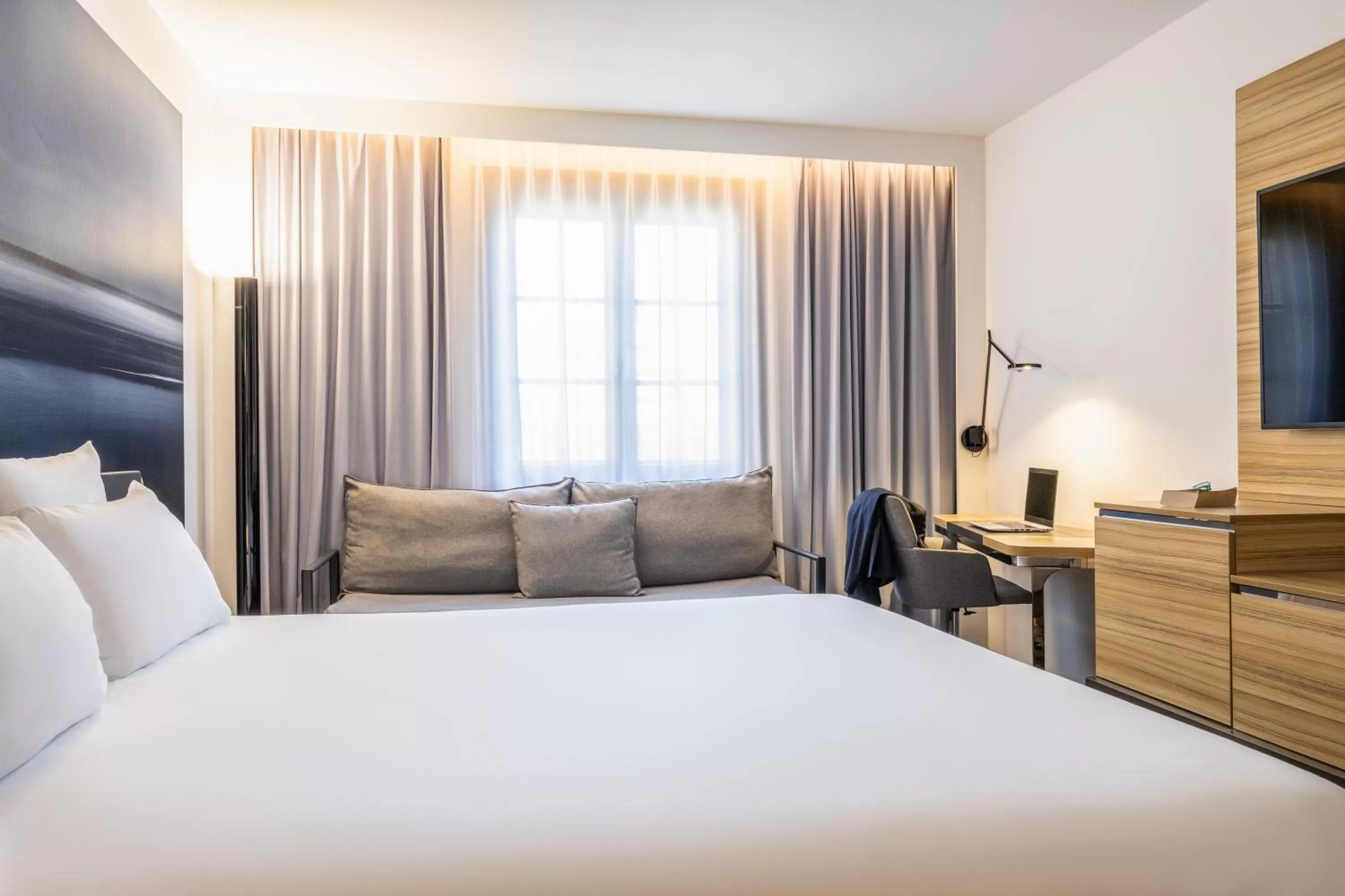 Bed in Hotel Novotel Brussels Off Grand Place