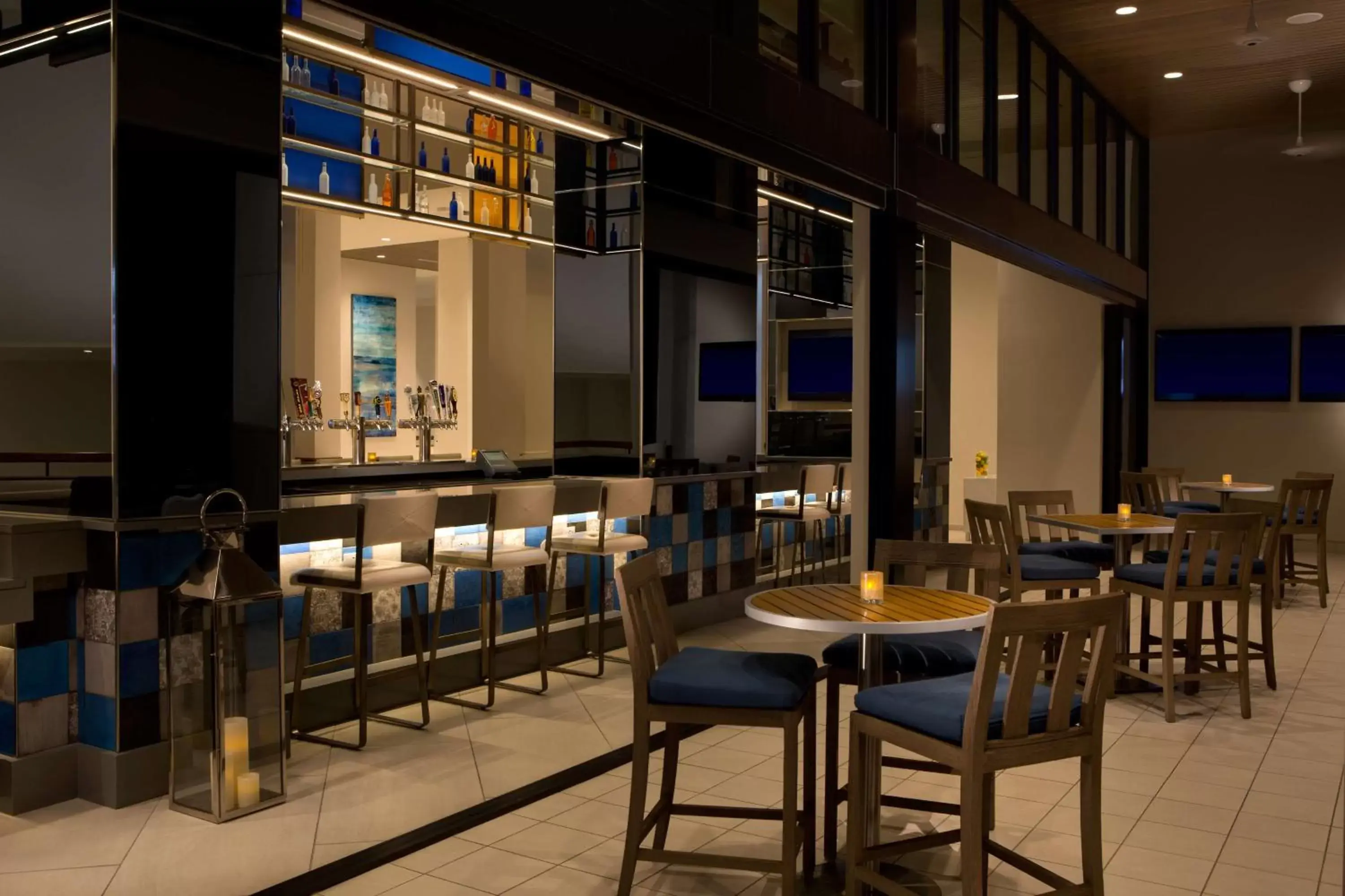 Lounge or bar, Restaurant/Places to Eat in Hilton Orlando Buena Vista Palace - Disney Springs Area