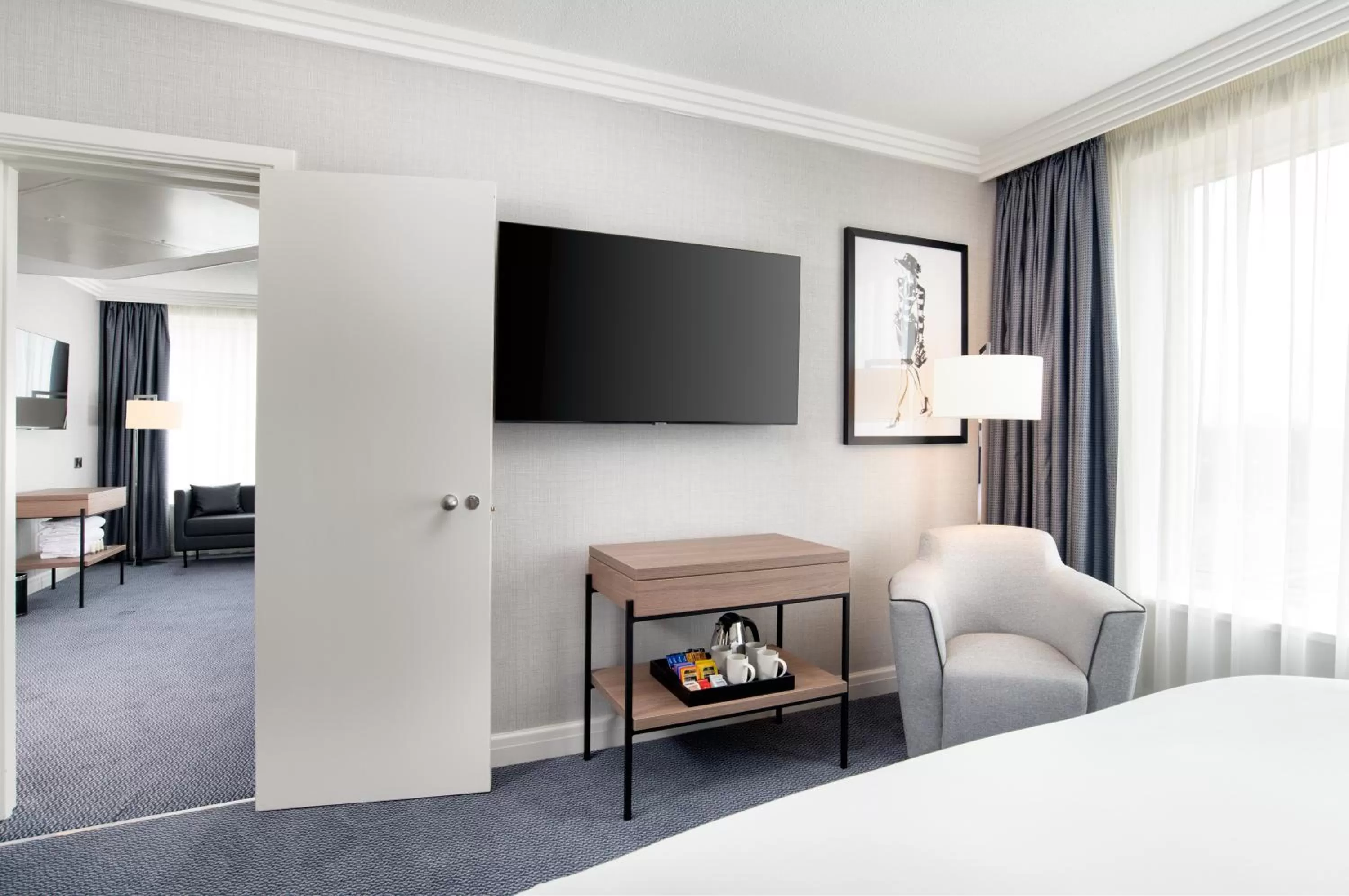 Bedroom, Bed in Sofitel London Gatwick