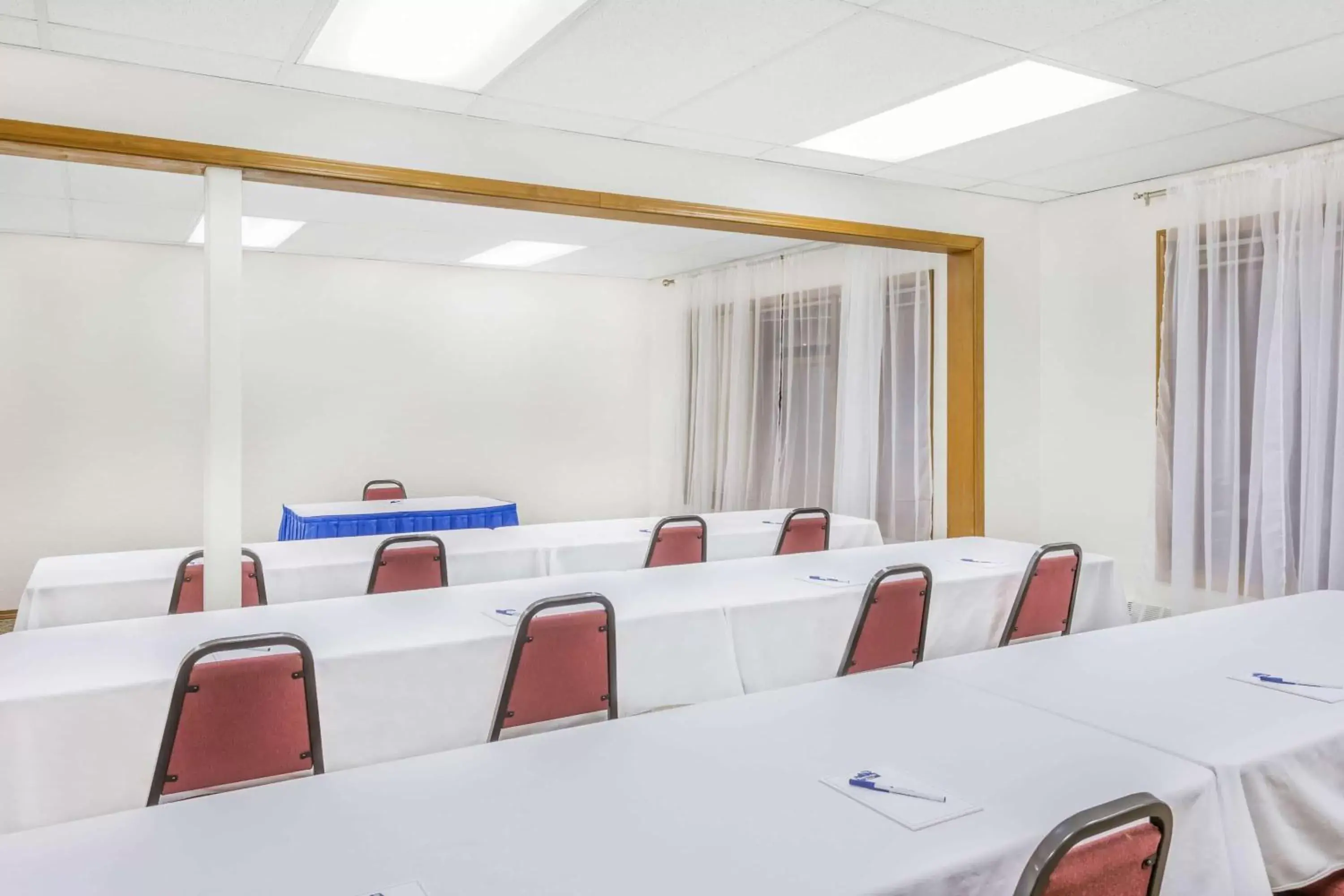 Meeting/conference room in Travelodge by Wyndham Juneau