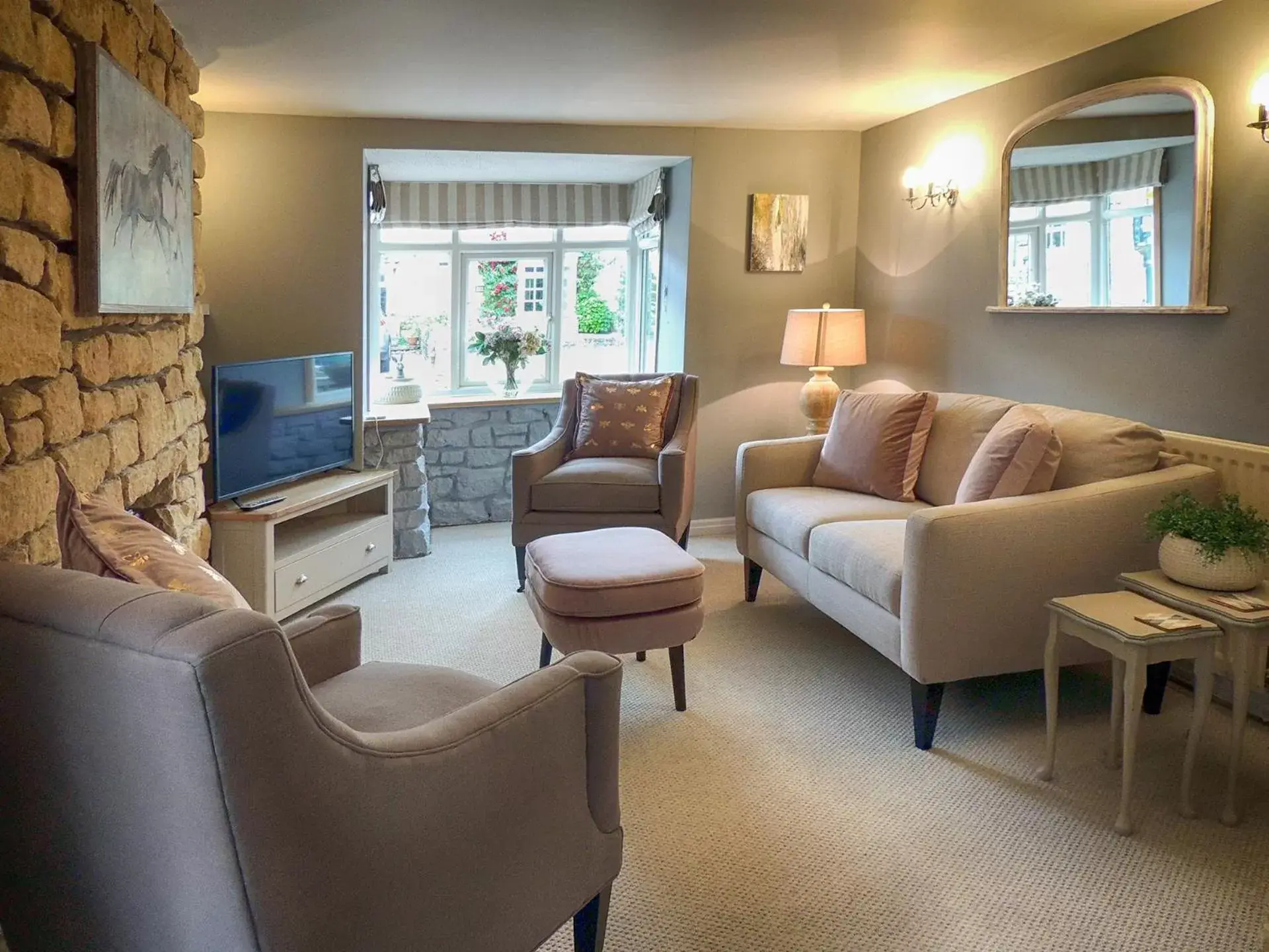 Living room, Seating Area in The Lansdowne Cottage