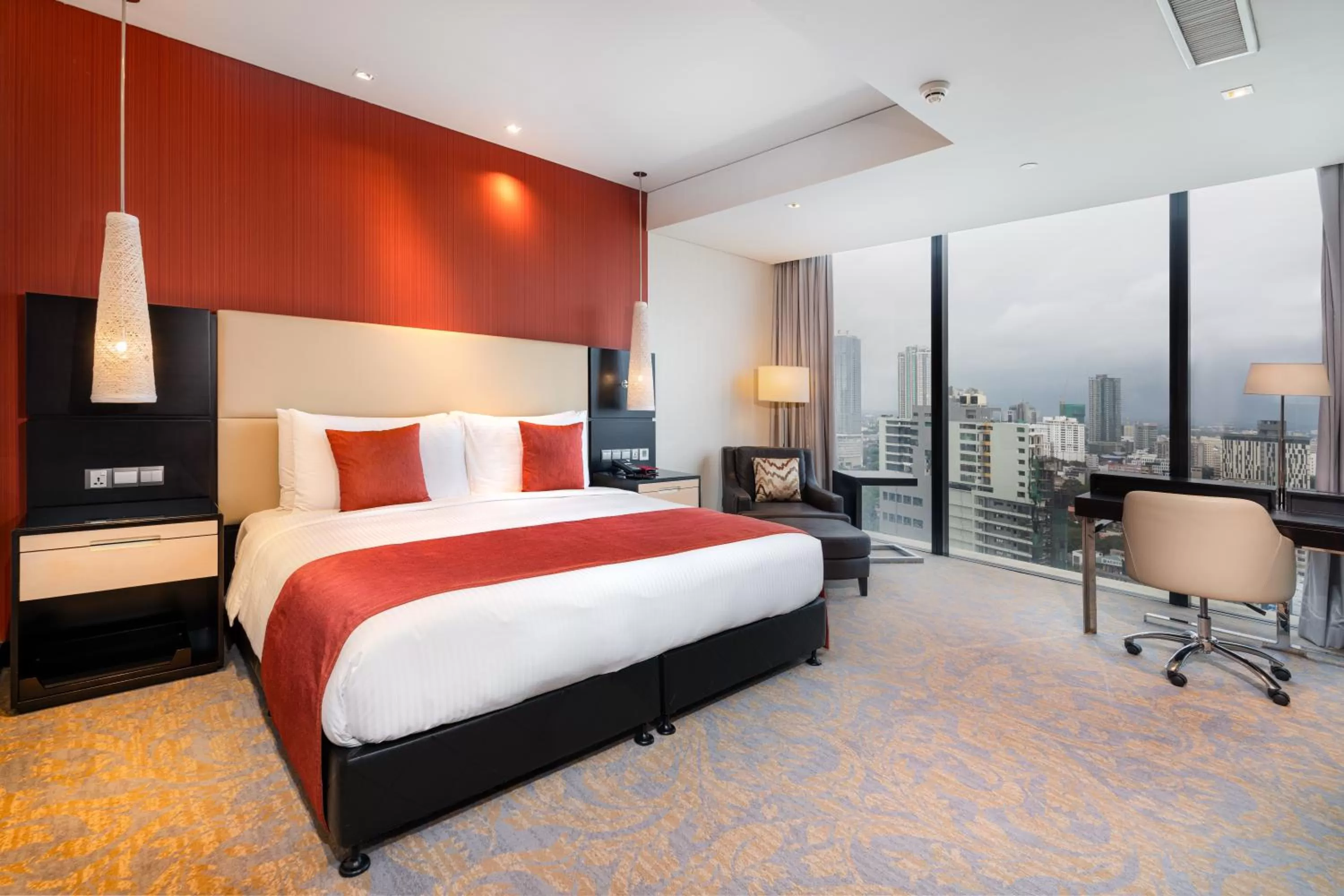 Bed in Mövenpick Hotel Colombo