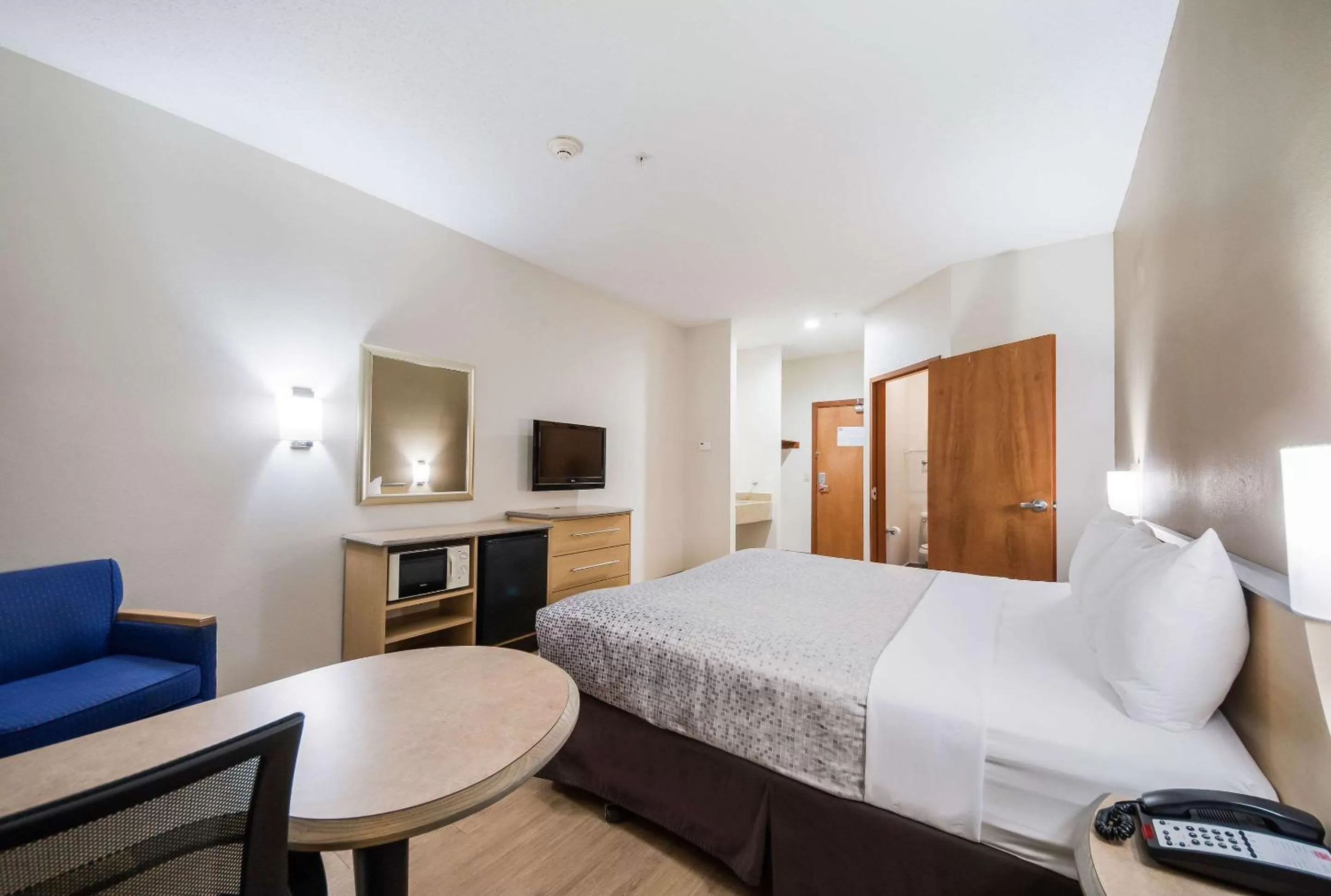 Photo of the whole room in Econo Lodge Laredo